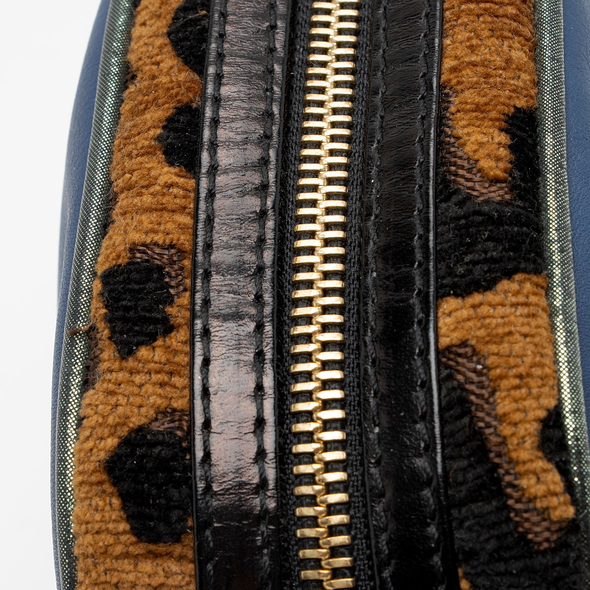 Louis Vuitton Limited Edition Calfskin Savane Flight Bag (SHF-M9uV5p)