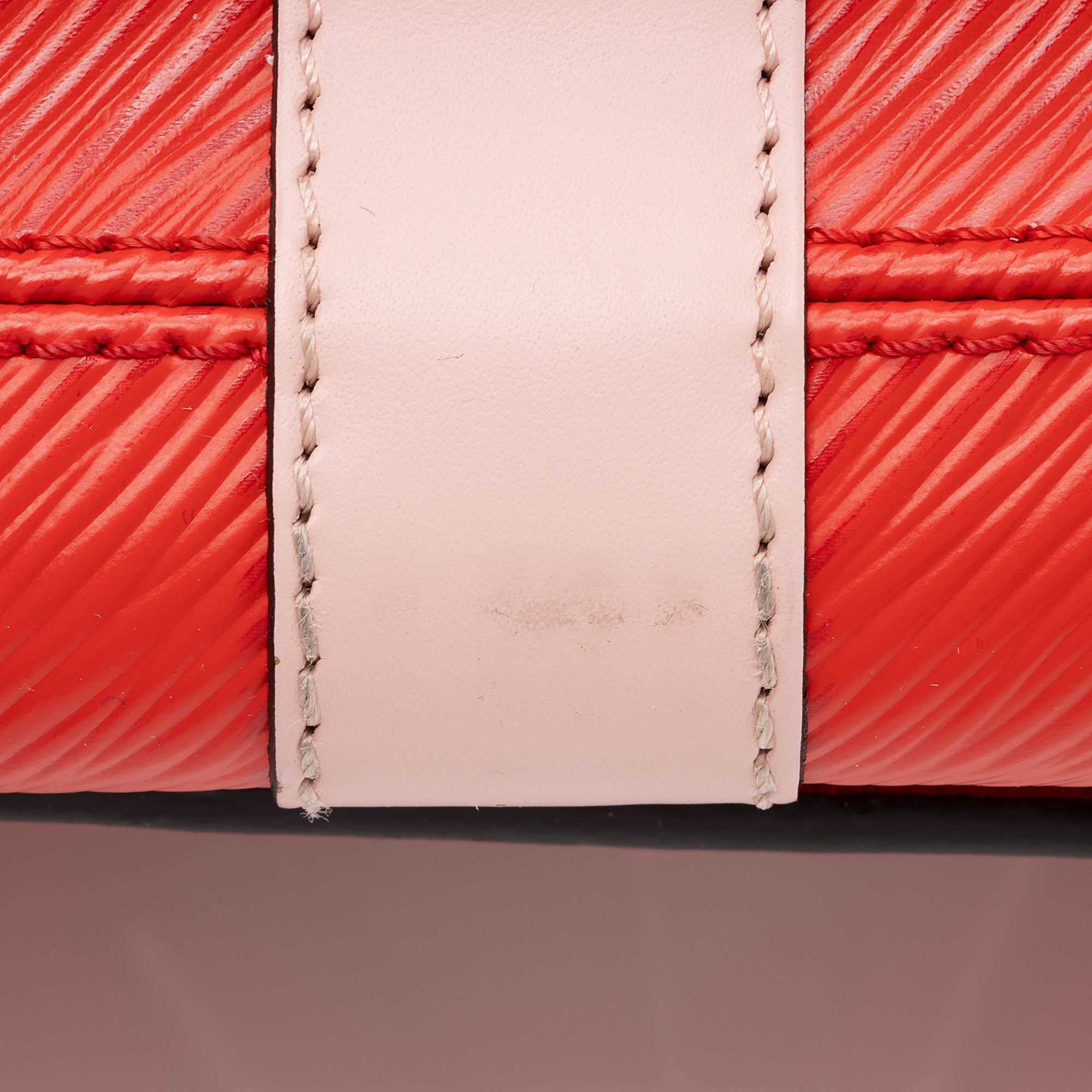 Louis Vuitton Limited Edition Epi Leather Trunk Twist MM Shoulder Bag (SHF-iqpJsA)