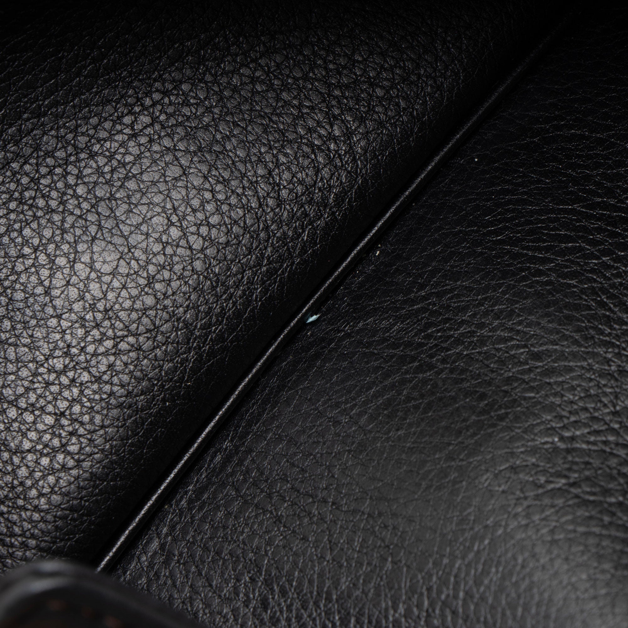 Louis Vuitton Mahina Leather Amelia Wallet