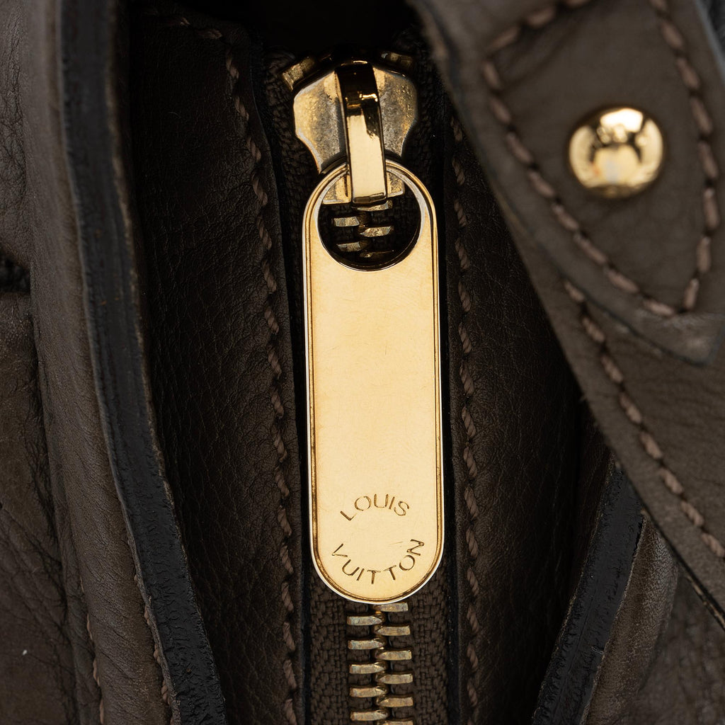 Louis Vuitton Mahina Leather XS Shoulder Bag (SHF-UHARnq)