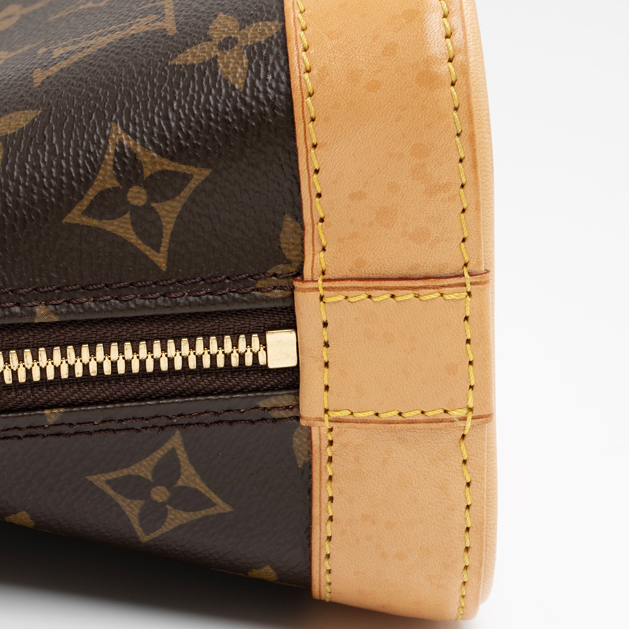 Louis Vuitton Monogram Canvas Alma BB Satchel (SHF-P0sWUP)
