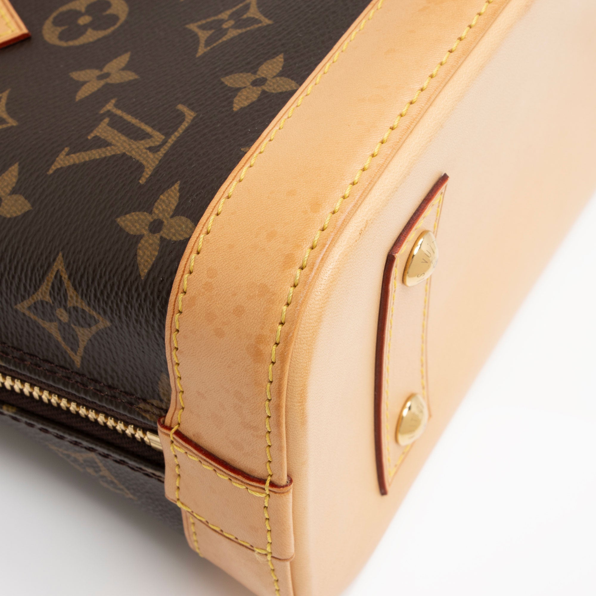 Louis Vuitton Monogram Canvas Alma BB Satchel (SHF-P0sWUP)