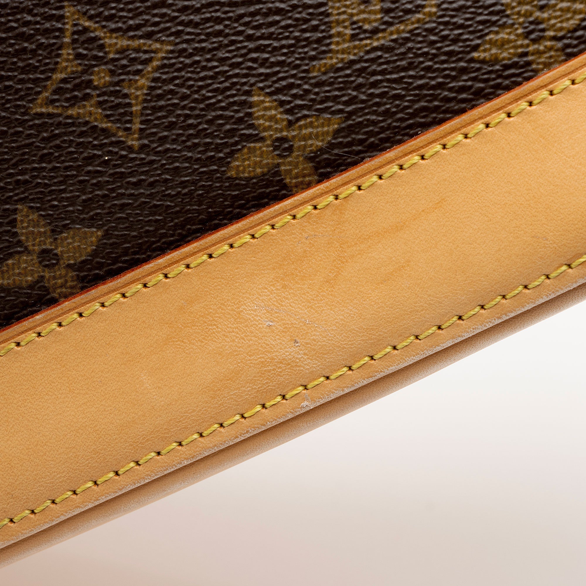 Louis Vuitton Monogram Canvas Alma PM Satchel (SHF-qIihIV)