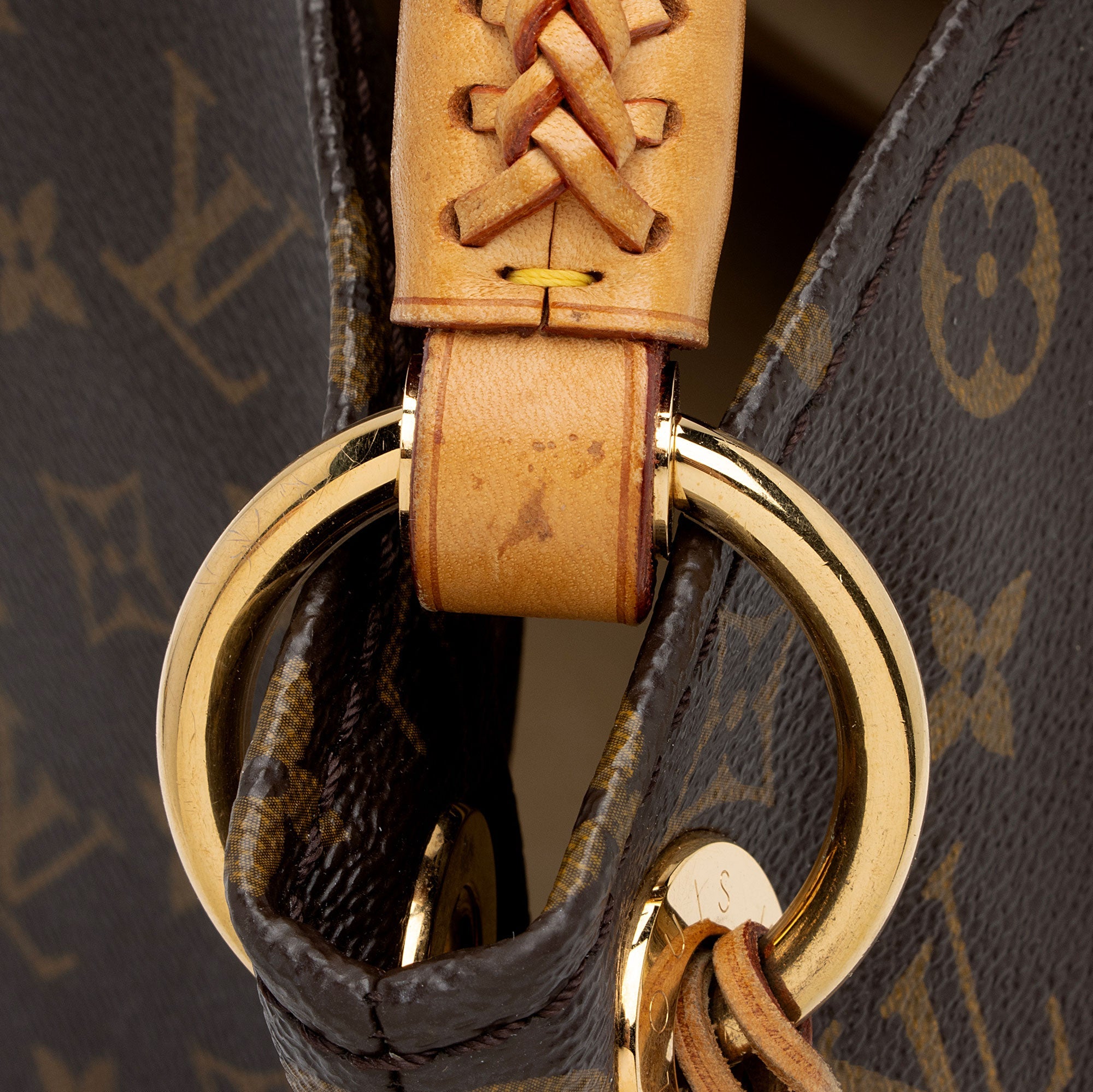 Louis Vuitton Monogram Canvas Artsy MM Shoulder Bag (SHF-9FAvJR)