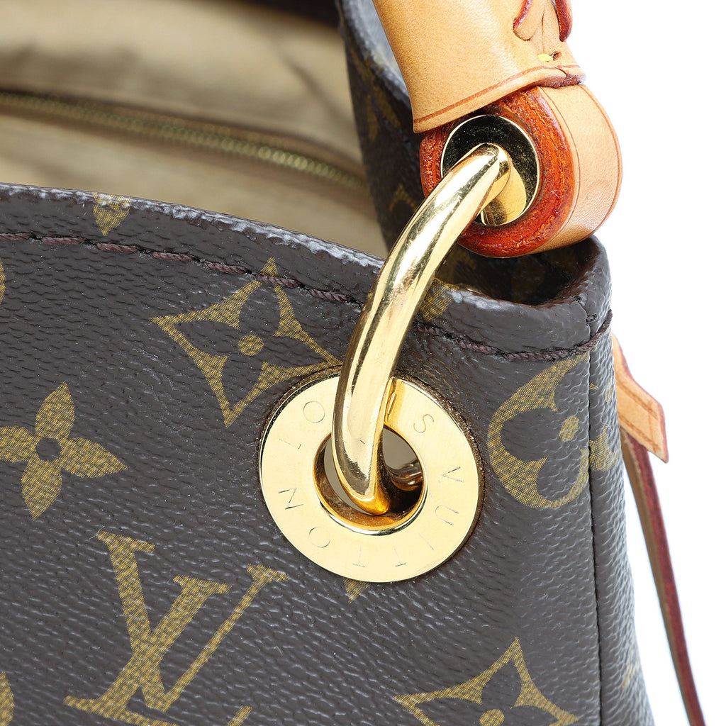 Louis Vuitton Monogram Canvas Artsy MM Shoulder Bag (SHF-ogoQR0)