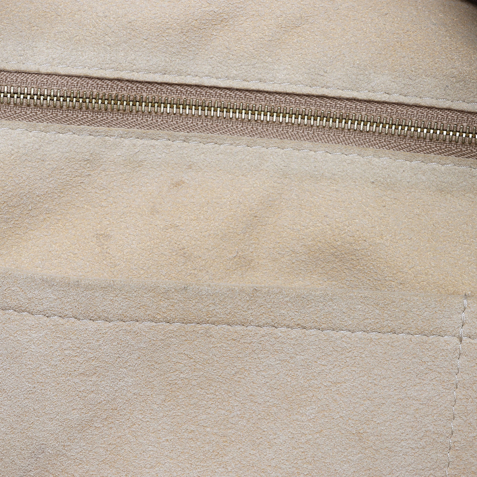 Louis Vuitton Monogram Canvas Artsy MM Shoulder Bag (SHF-ogoQR0)