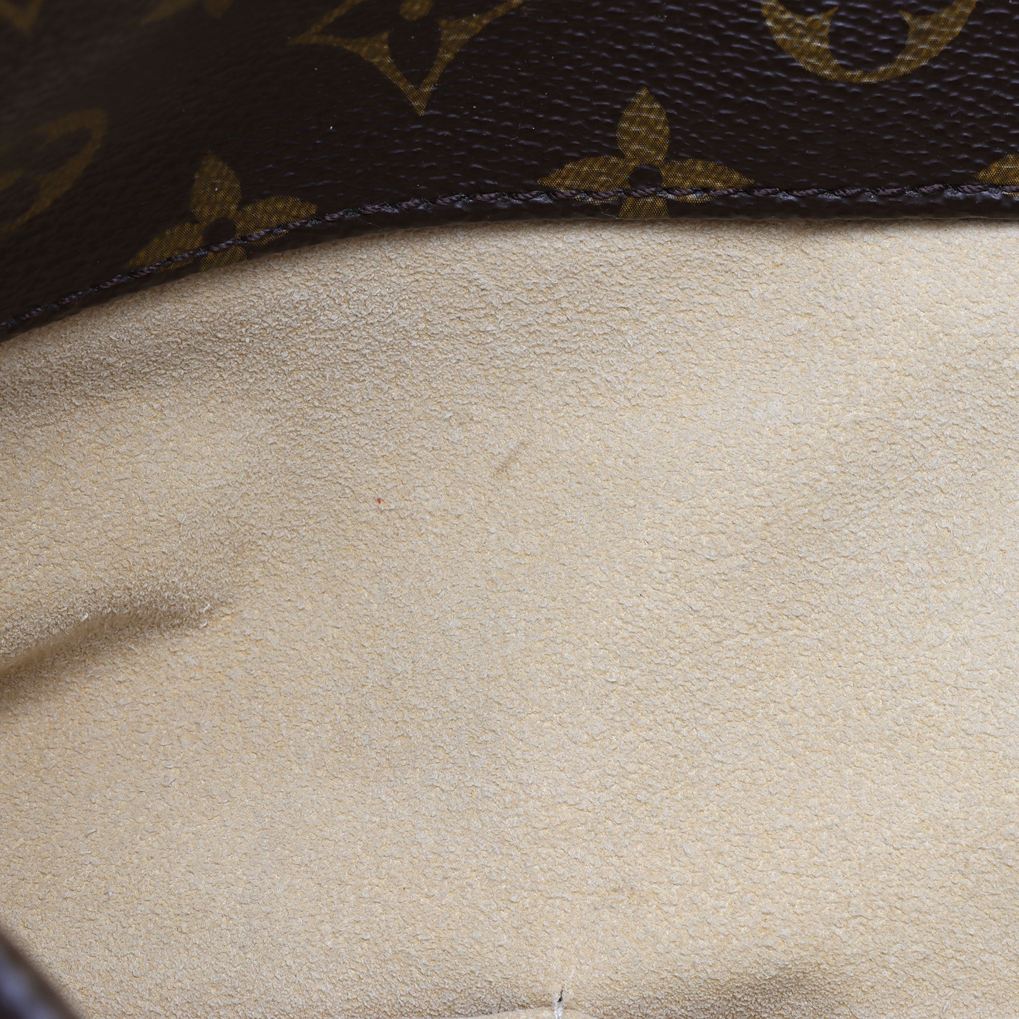 Louis Vuitton Monogram Canvas Artsy MM Shoulder Bag (SHF-ogoQR0)