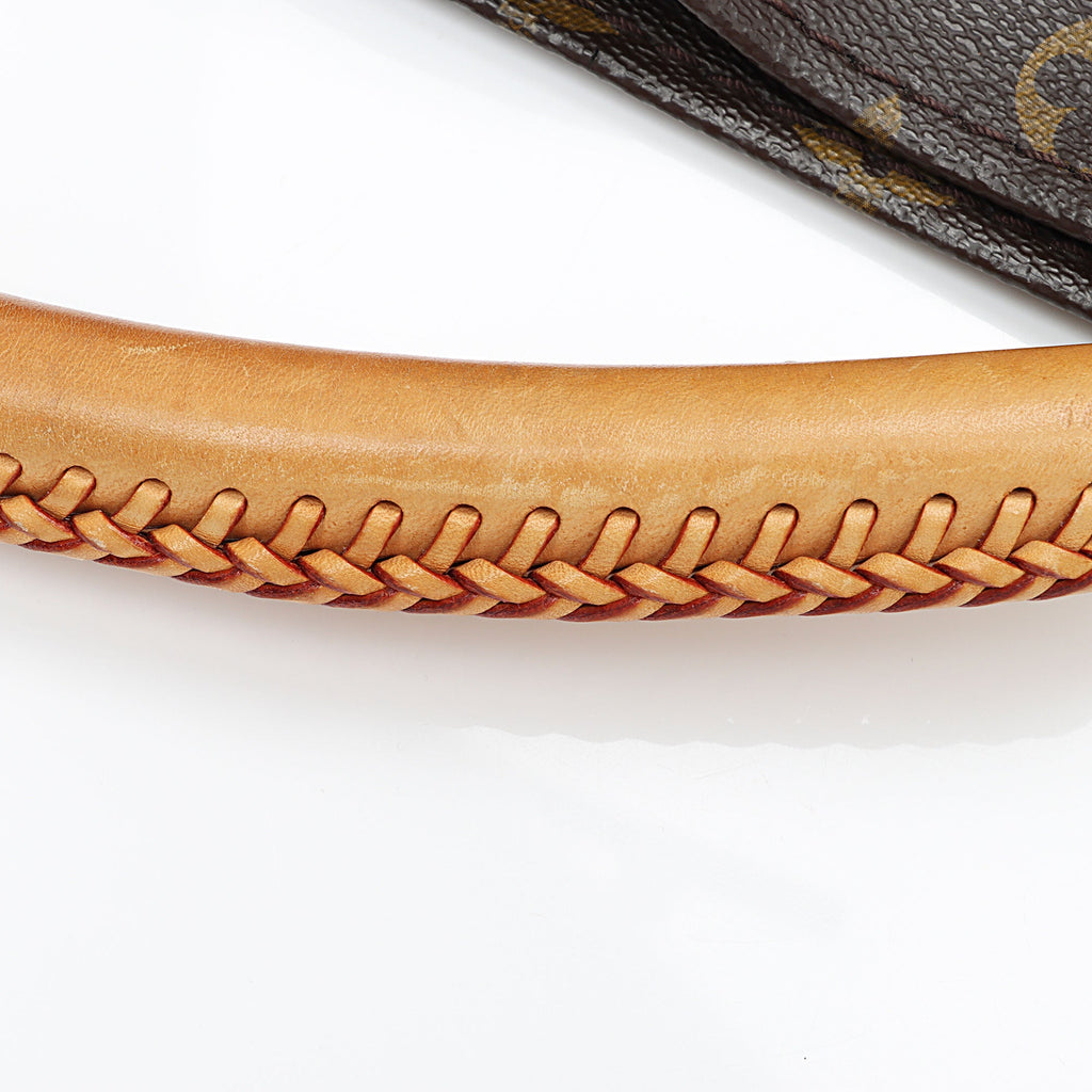 Louis Vuitton Monogram Canvas Artsy MM Shoulder Bag (SHF-ogoQR0)