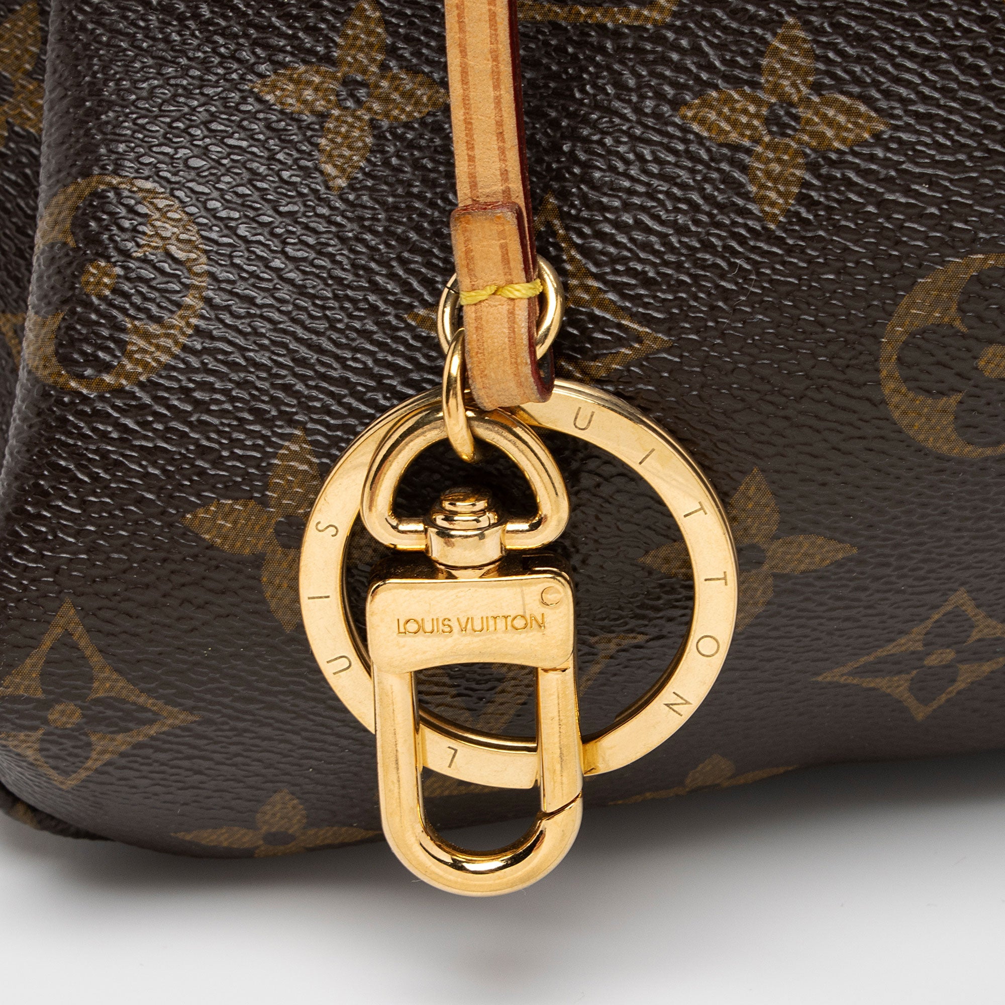 Louis Vuitton Monogram Canvas Artsy MM Shoulder Bag (SHF-pzaAol)