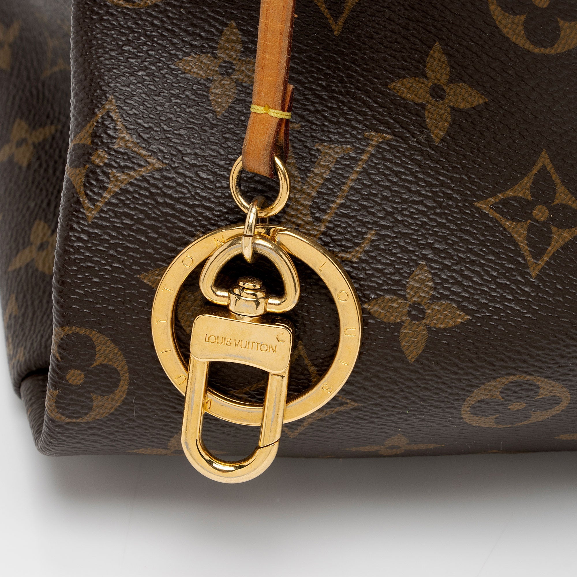 Louis Vuitton Monogram Canvas Artsy MM Shoulder Bag (SHF-r6ujFw)