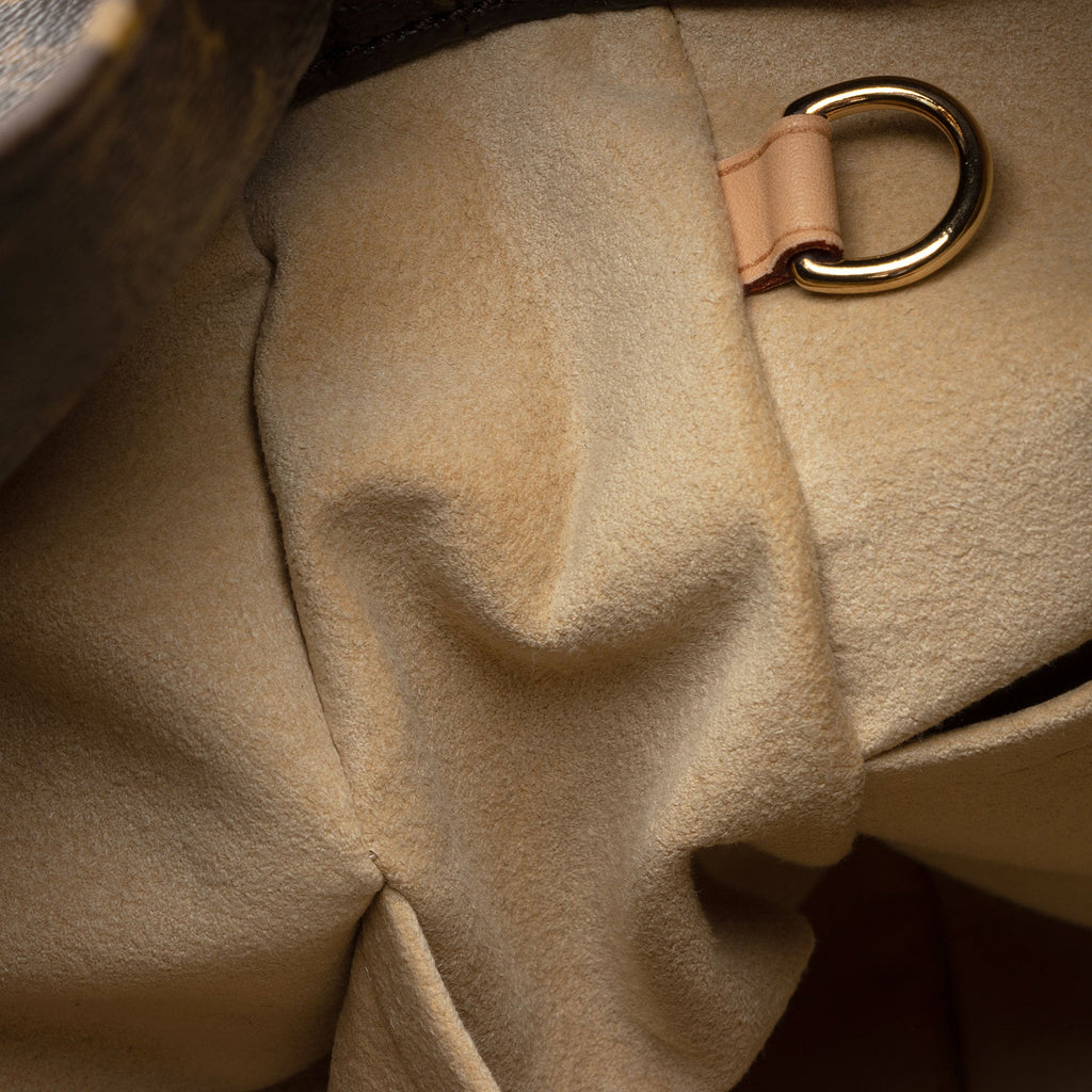 Louis Vuitton Monogram Canvas Artsy MM Shoulder Bag (SHF-VBulIB)