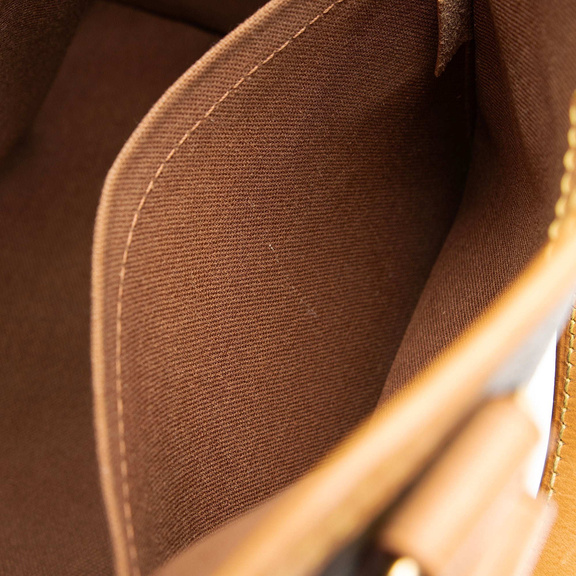 Louis Vuitton Monogram Canvas Batignolles Tote (SHF-gyuIAj)