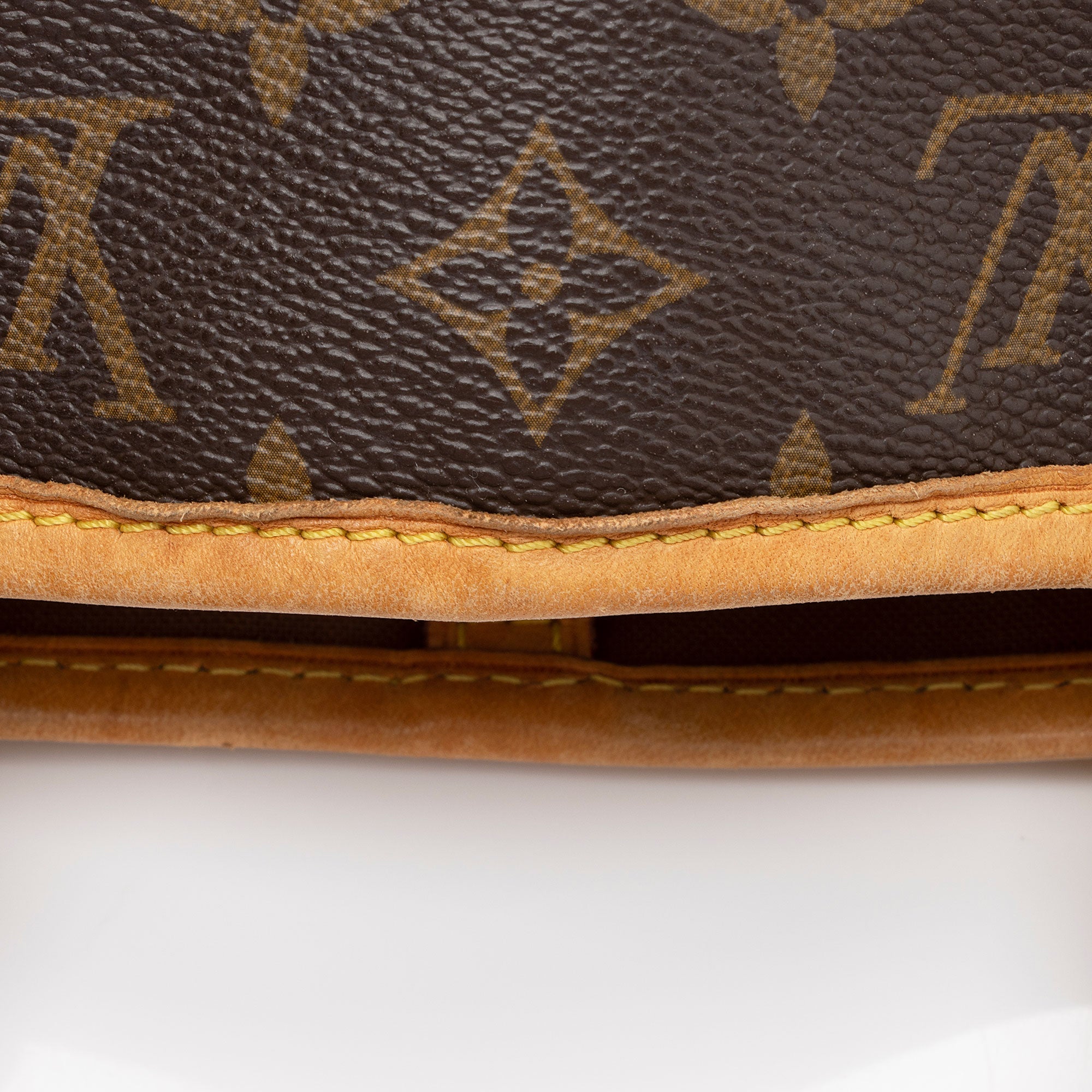 Louis Vuitton Monogram Canvas Batignolles Vertical Tote (SHF-Eea3IY)