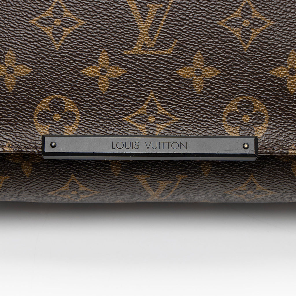 Louis Vuitton Monogram Canvas District PM Messenger