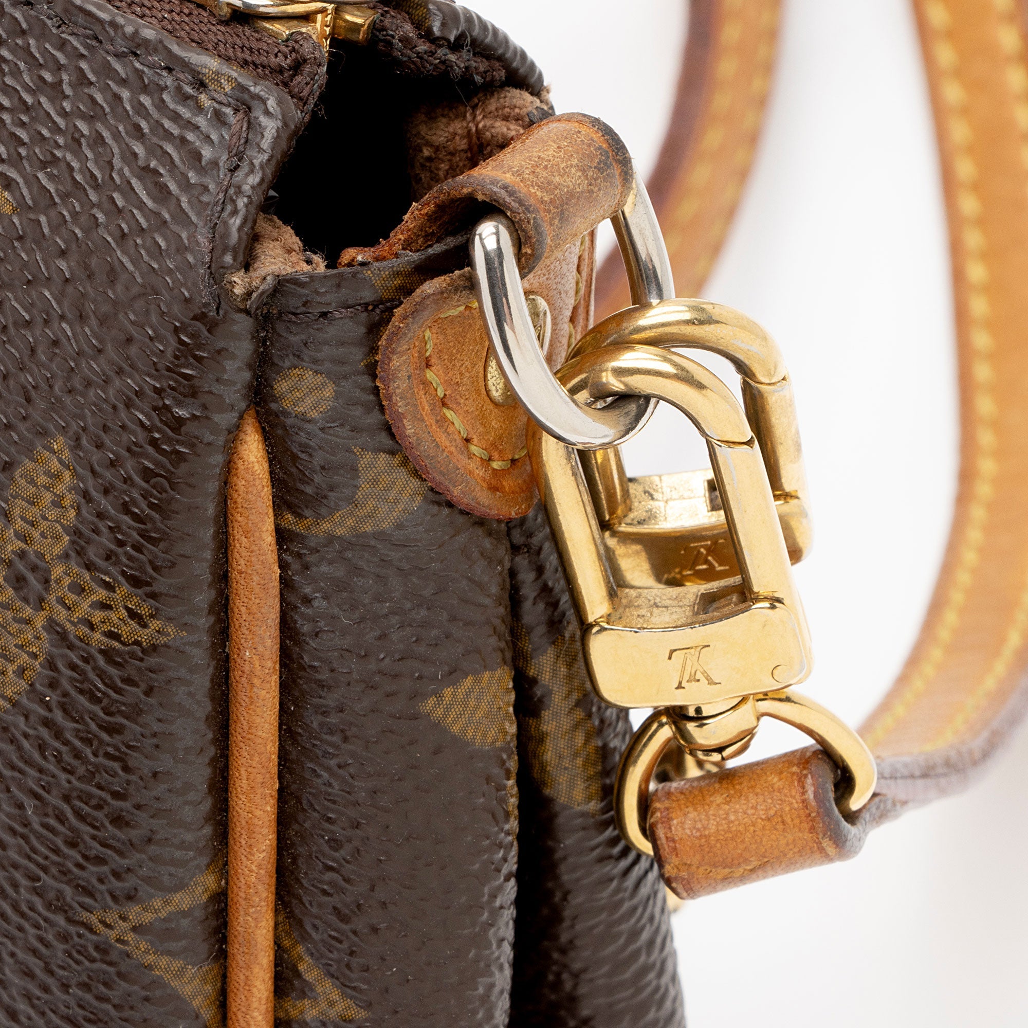 Louis Vuitton Monogram Canvas Eva Clutch (SHF-KYOYXp)
