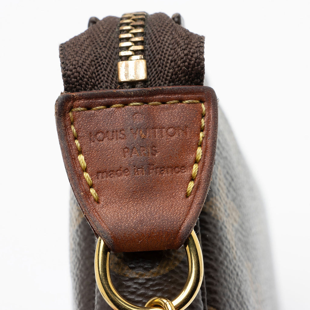 Louis Vuitton Monogram Canvas Mini Pochette Accessoires - FINAL SALE (SHF-IQRtfM)
