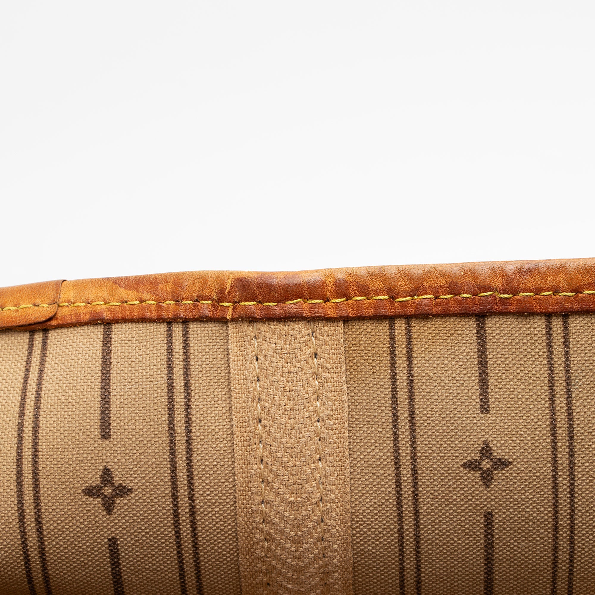 Louis Vuitton Monogram Canvas Neverfull GM Tote (SHF-Uh954N)