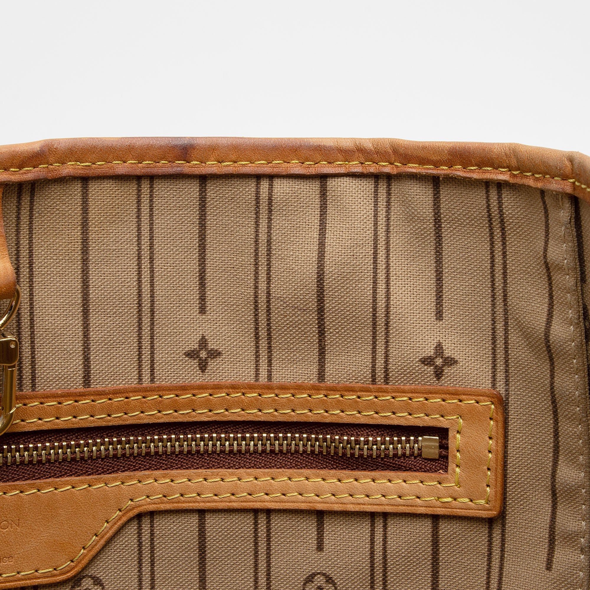 Louis Vuitton Monogram Canvas Neverfull GM Tote (SHF-Uh954N)