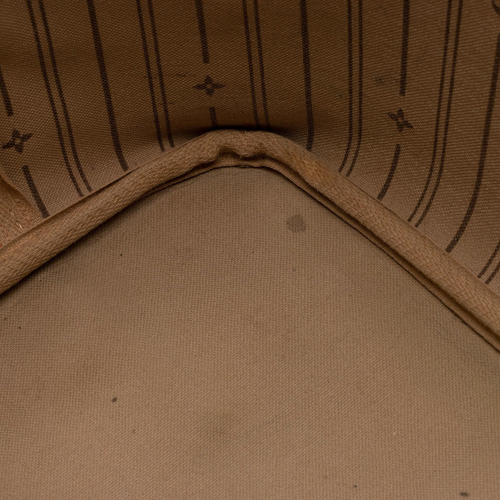 Louis Vuitton Monogram Canvas Neverfull MM Tote (SHF-HpIz6U)
