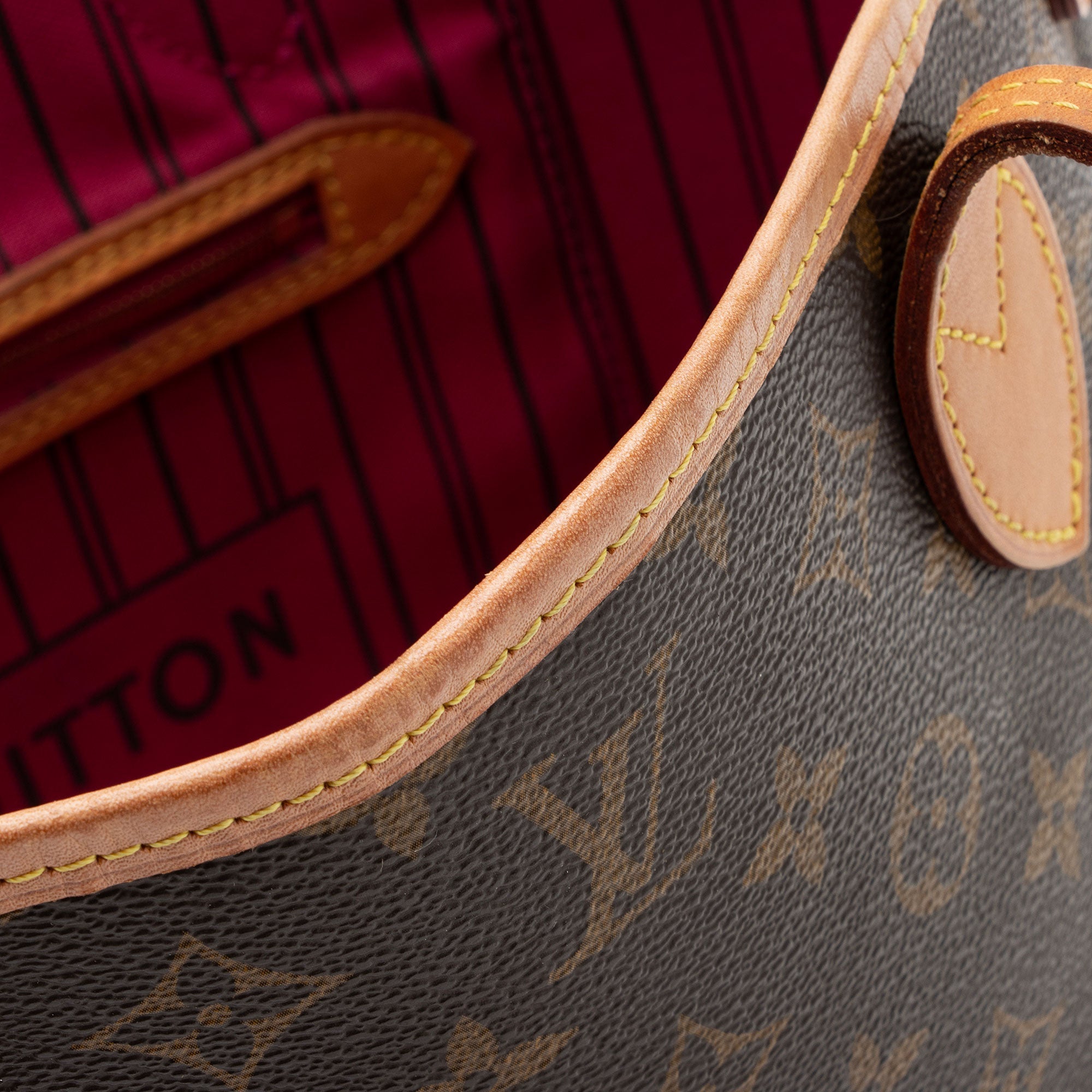 Louis Vuitton Monogram Canvas Neverfull PM Tote (SHF-kxS8y0)
