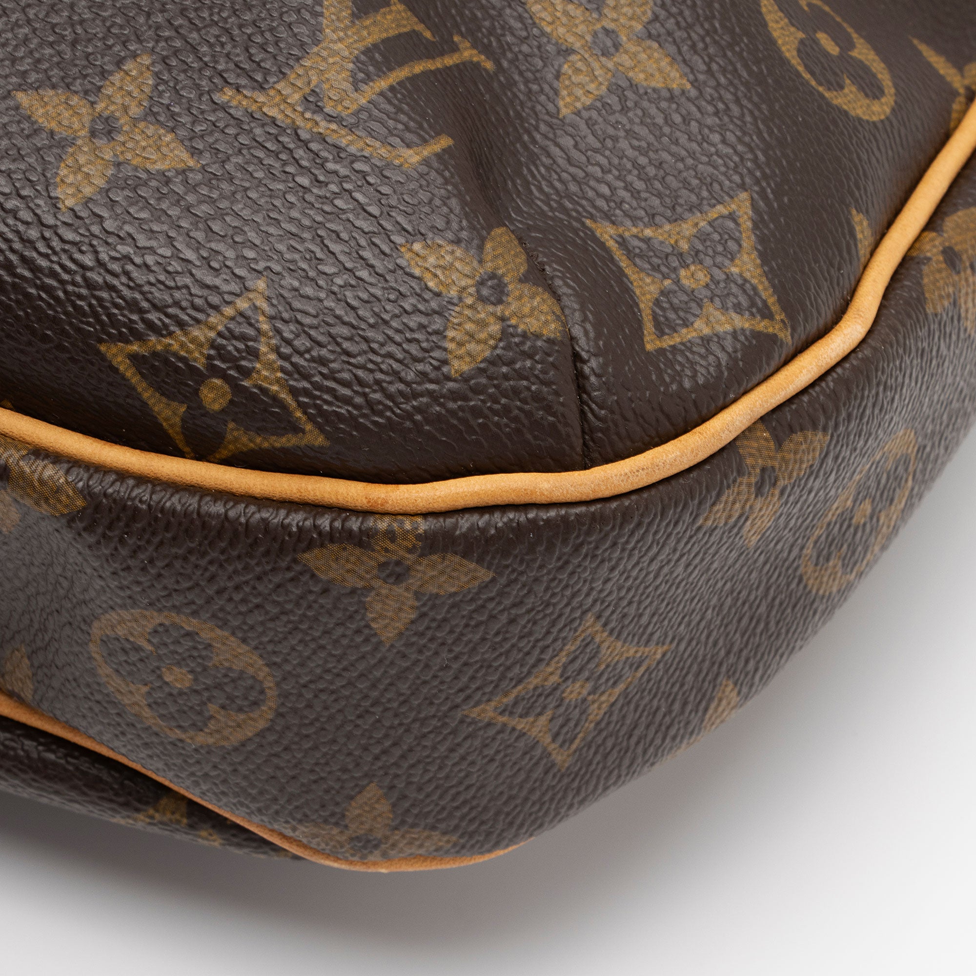 Louis Vuitton Monogram Canvas Odeon GM Shoulder Bag (SHF-Puhe6H)