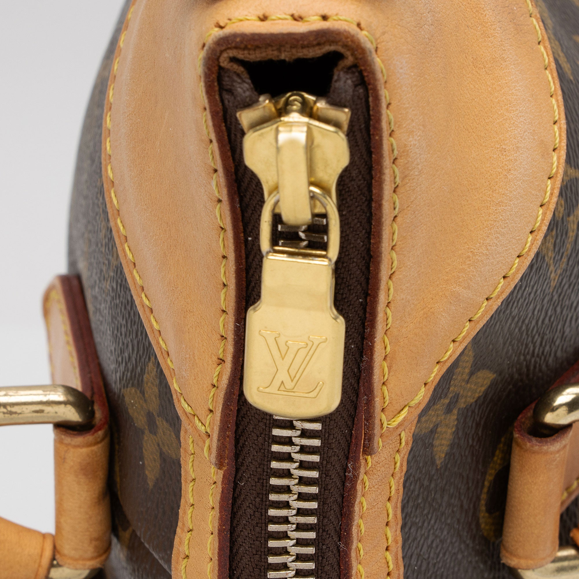 Louis Vuitton Monogram Canvas Odeon GM Shoulder Bag (SHF-Puhe6H)