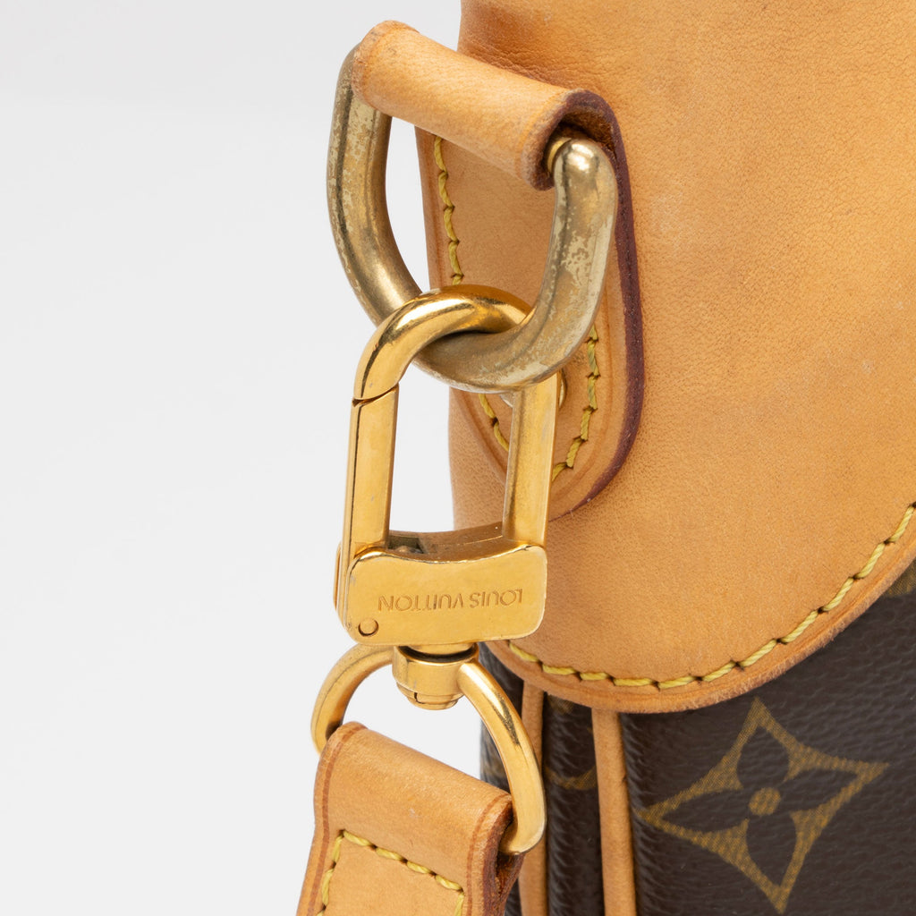 Louis Vuitton Monogram Canvas Odeon GM Shoulder Bag (SHF-Puhe6H)