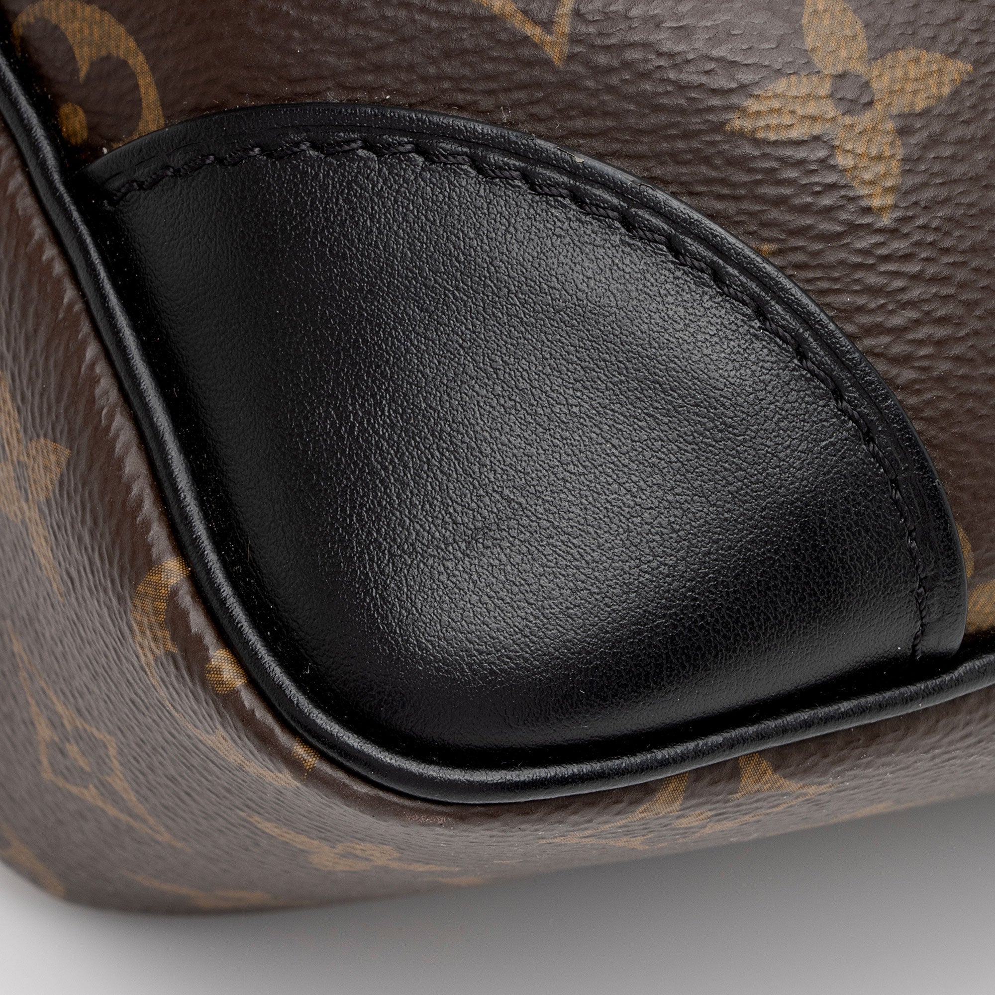Louis Vuitton Monogram Canvas Odeon MM NM Shoulder Bag (SHF-9QQwaH)