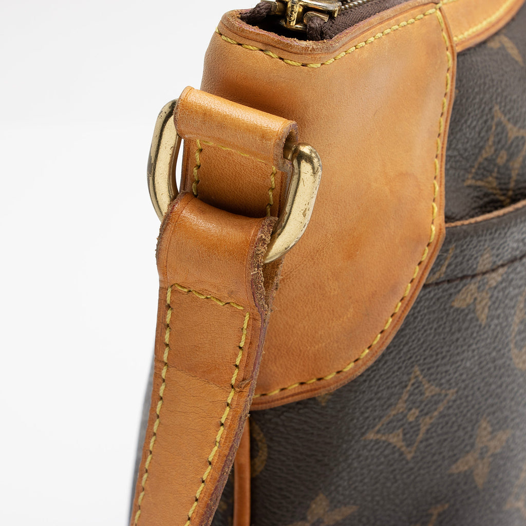 Louis Vuitton Monogram Canvas Odeon MM Shoulder Bag (SHF-YZiYCD)