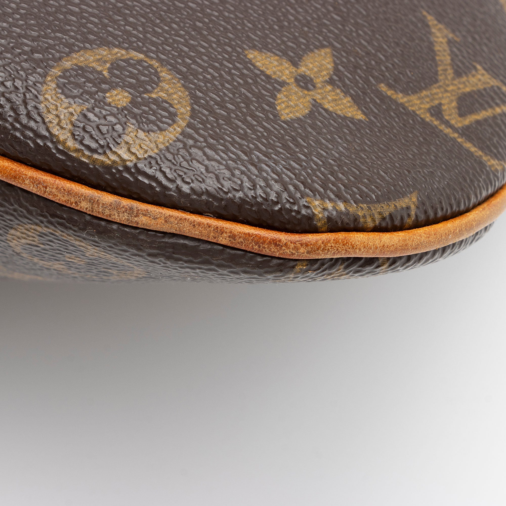 Louis Vuitton Monogram Canvas Pochette Bosphore Messenger Bag (SHF-GyD1MJ)