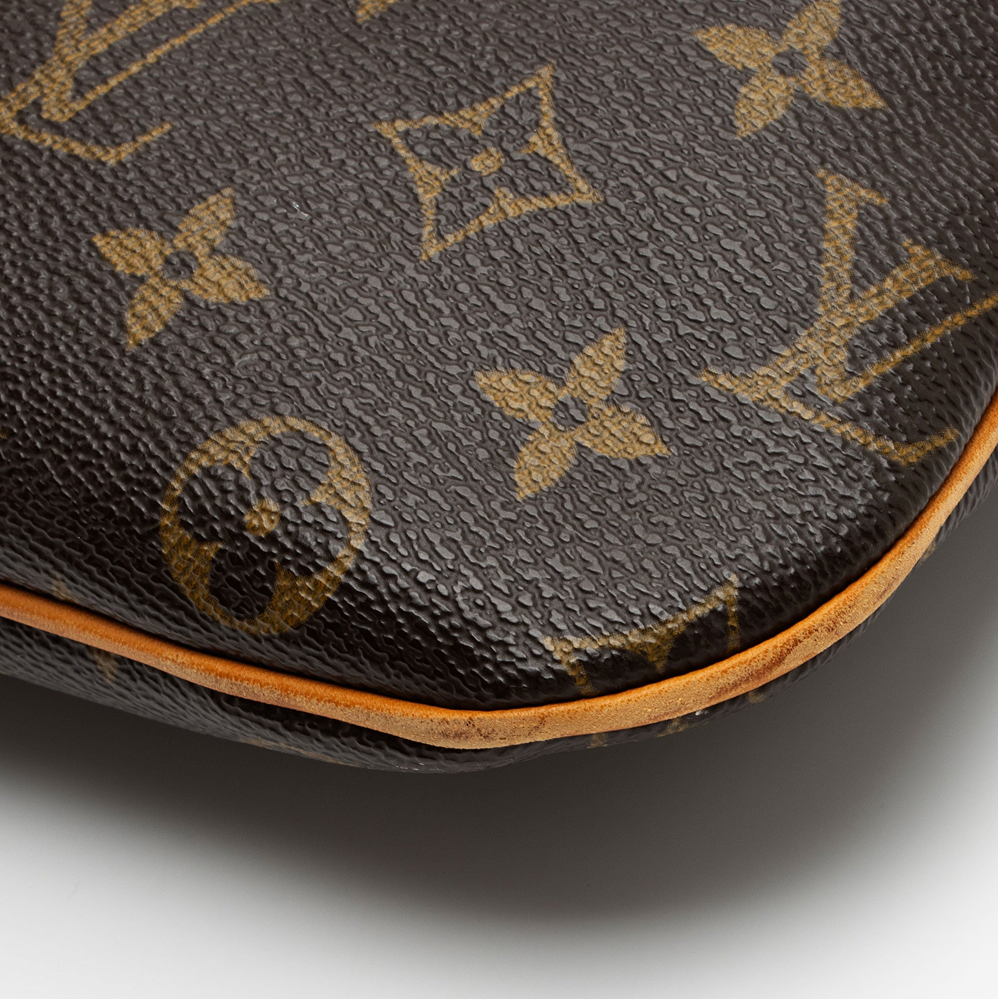 Louis Vuitton Monogram Canvas Pochette Bosphore Messenger (SHF-psSIus)