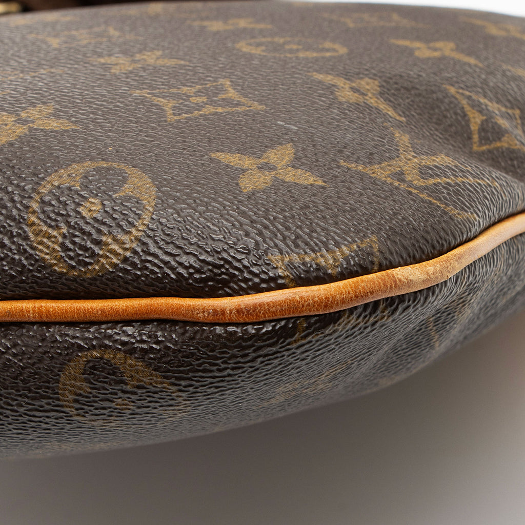 Louis Vuitton Monogram Canvas Pochette Bosphore Messenger (SHF-TsMZfs)