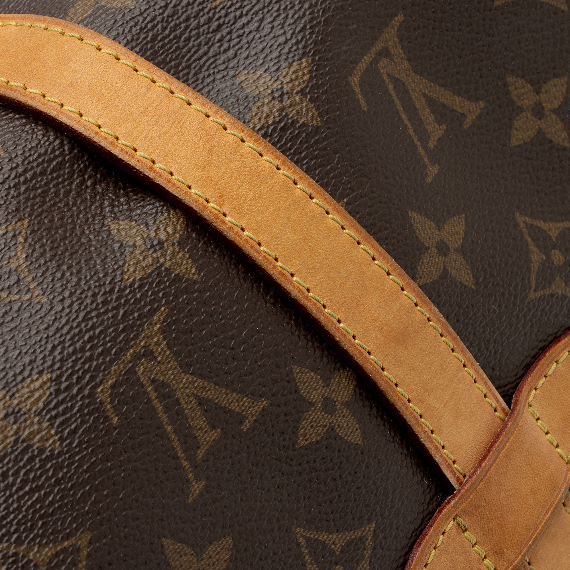 Louis Vuitton Monogram Canvas Saumur 30 Messenger Bag (SHF-Uyfdal)