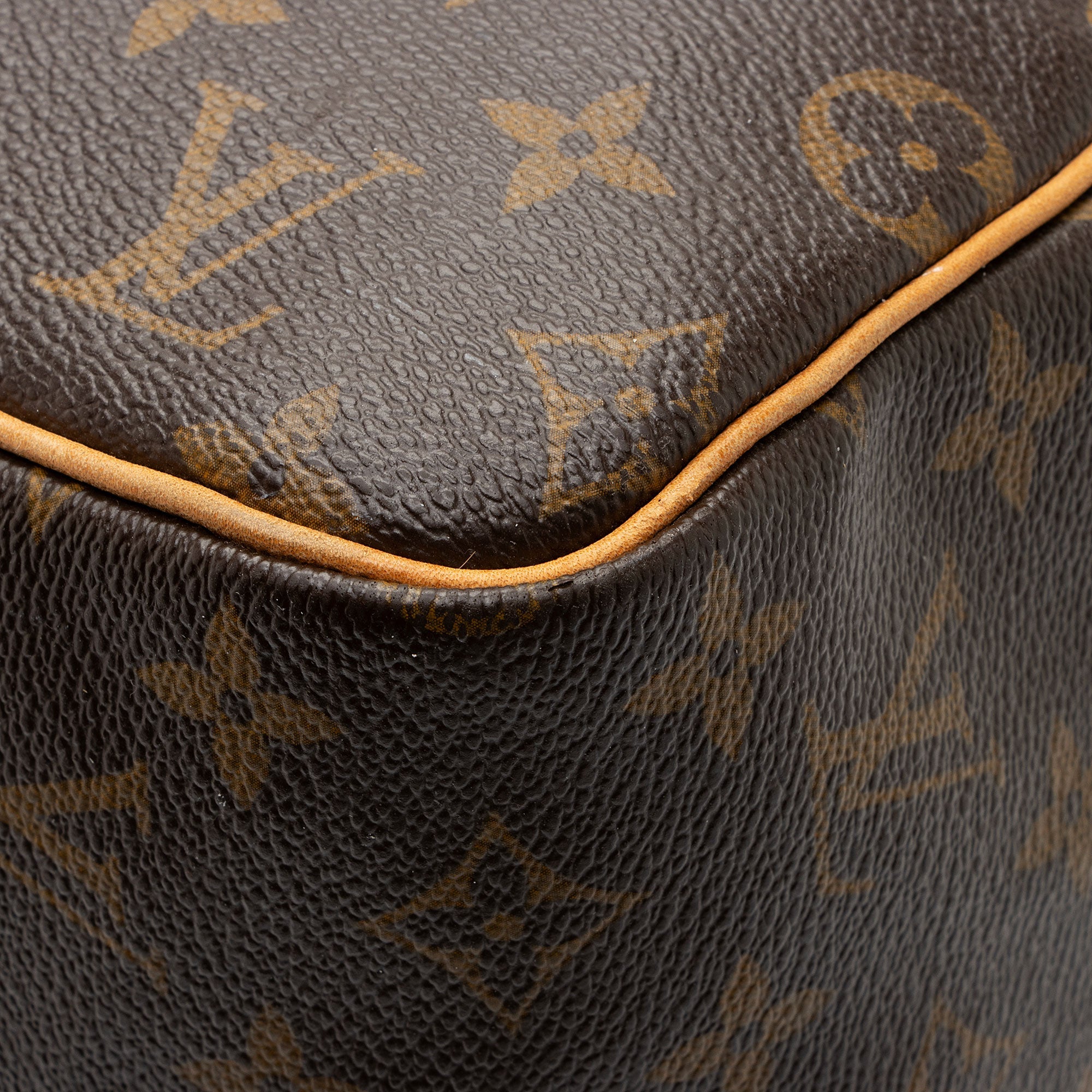 Louis Vuitton Monogram Canvas Speedy 30 Satchel (SHF-D4HONV)