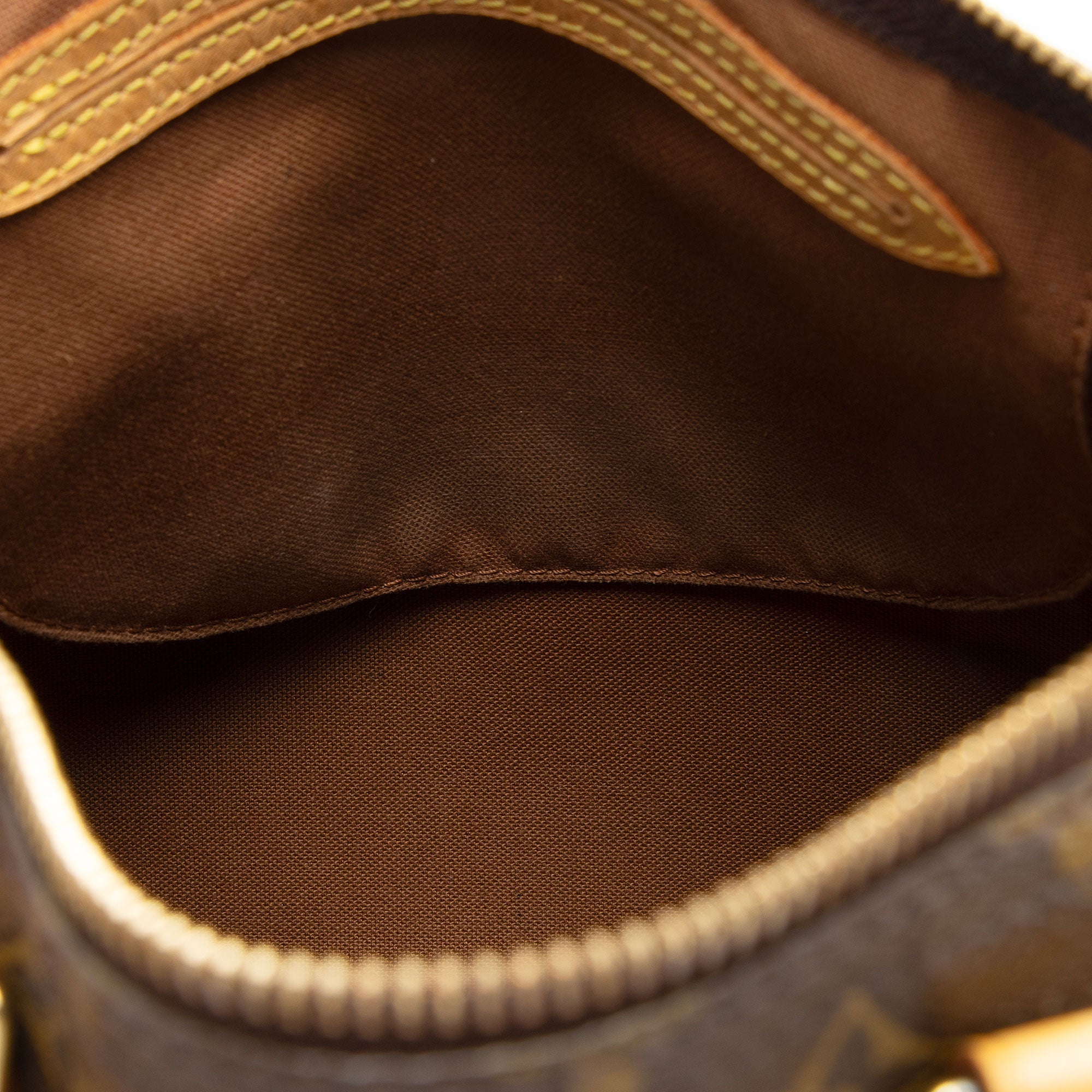 Louis Vuitton Monogram Canvas Speedy 30 Satchel (SHF-DYPAzE)