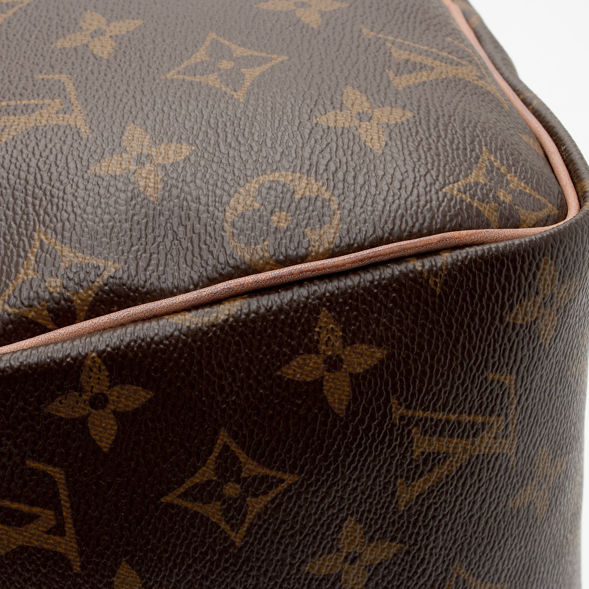 Louis Vuitton Monogram Canvas Speedy 30 Satchel (SHF-w8aaxC)