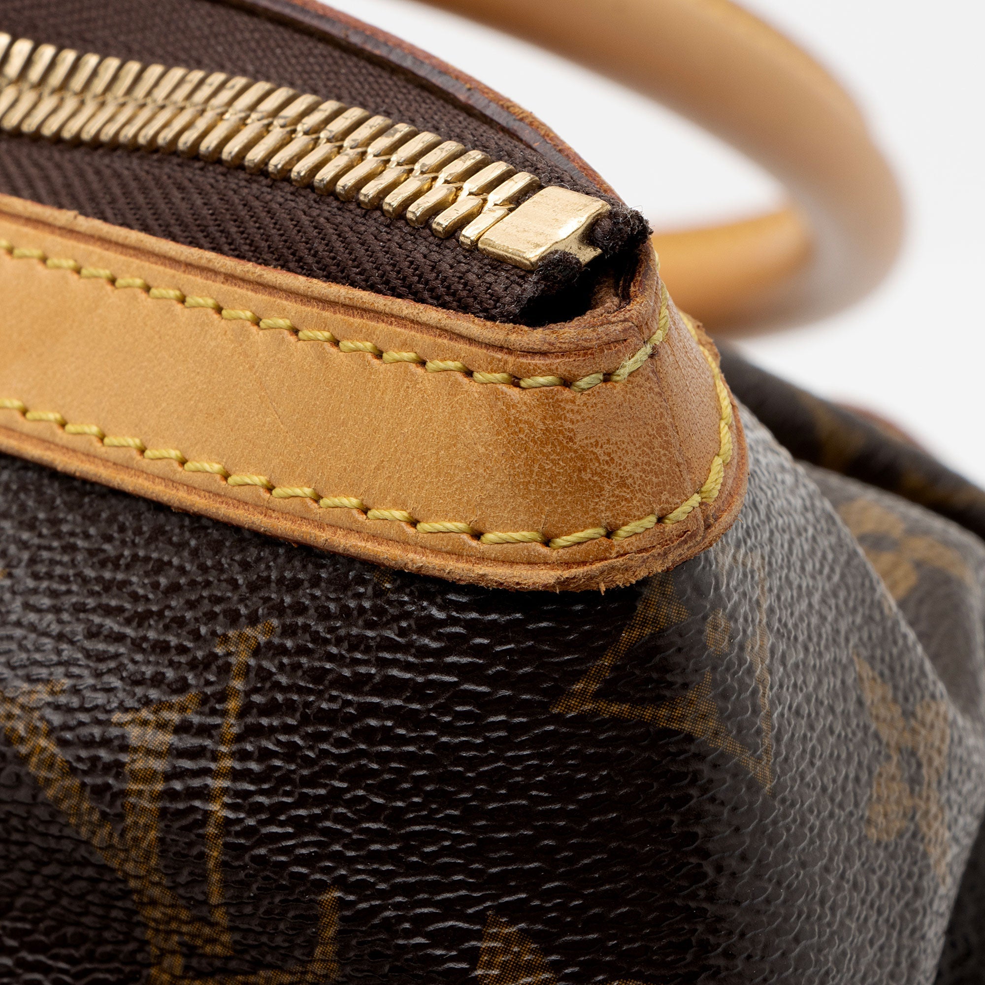 Louis Vuitton Monogram Canvas Tivoli GM Satchel (SHF-667bj5)