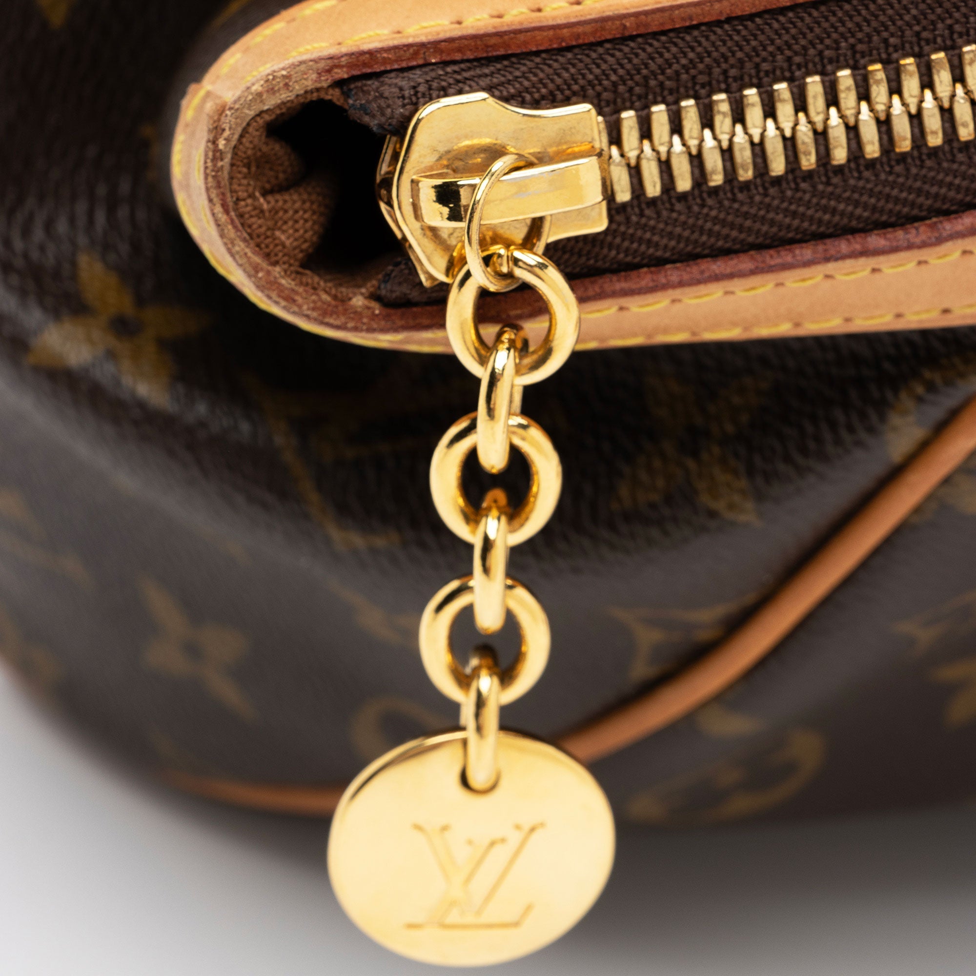 Louis Vuitton Monogram Canvas Tivoli PM Satchel (SHF-fhtWMi)