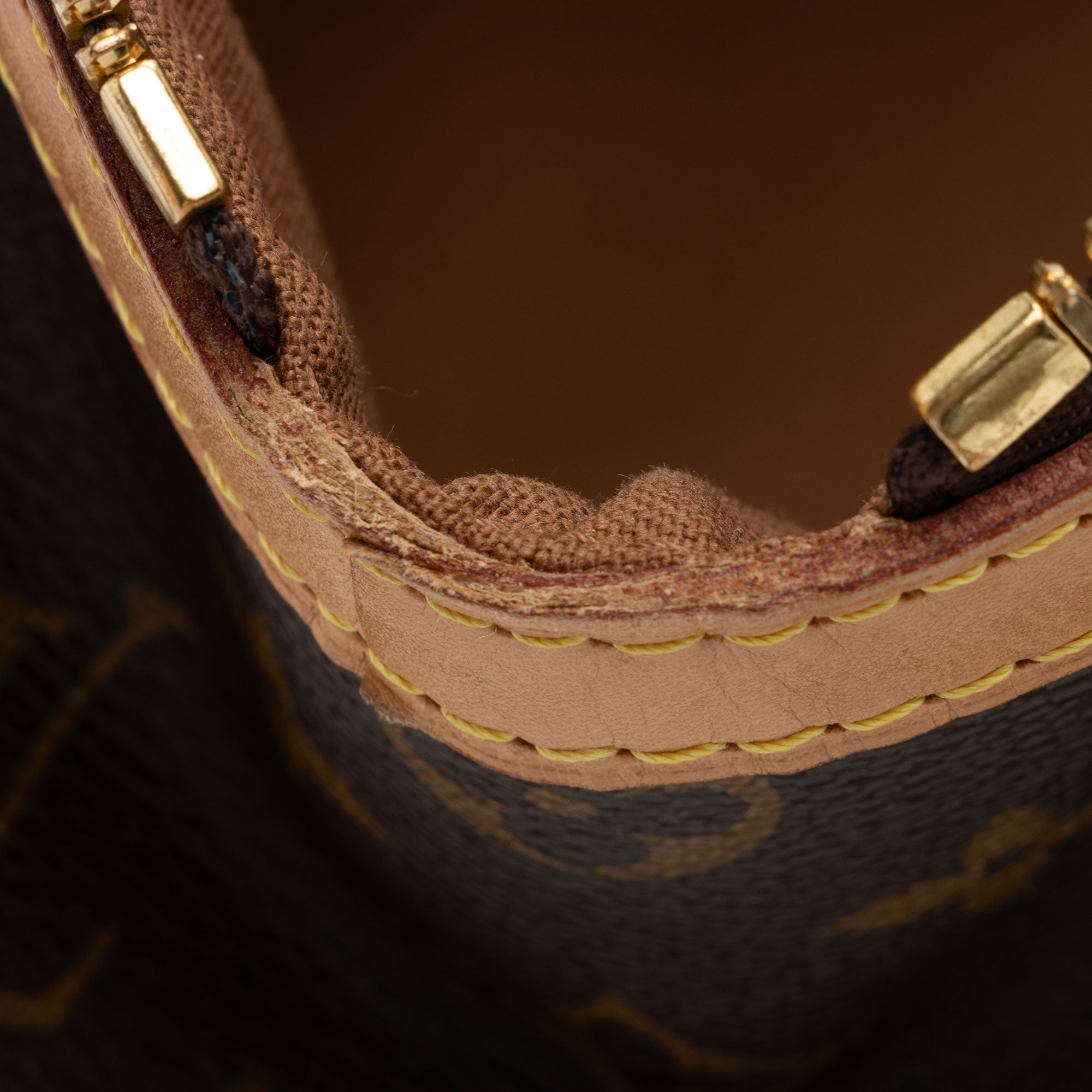 Louis Vuitton Monogram Canvas Tivoli PM Satchel (SHF-fhtWMi)
