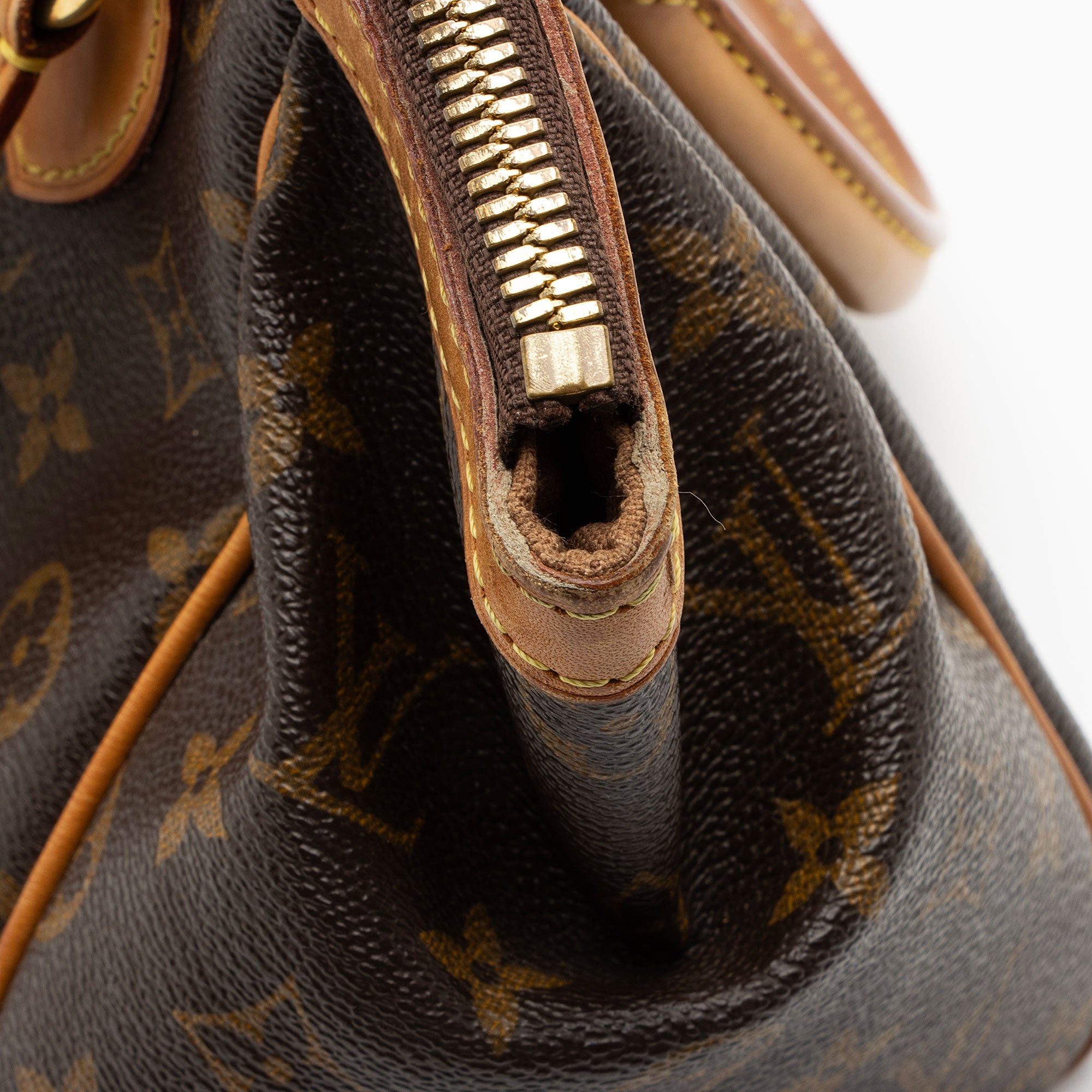 Louis Vuitton Monogram Canvas Tivoli PM Satchel (SHF-ZLpvwJ)
