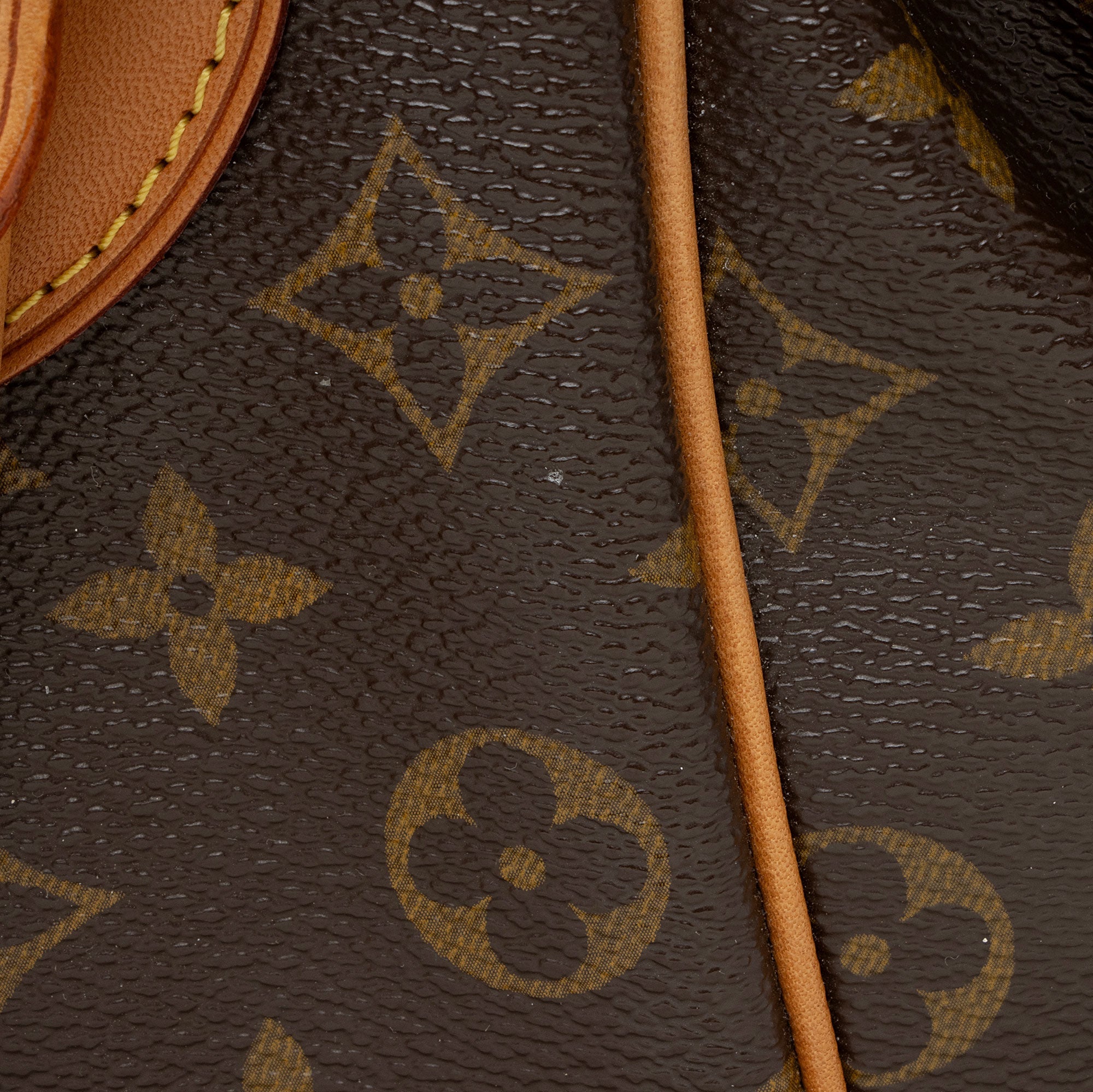 Louis Vuitton Monogram Canvas Tivoli PM Satchel (SHF-Q9Eq98)