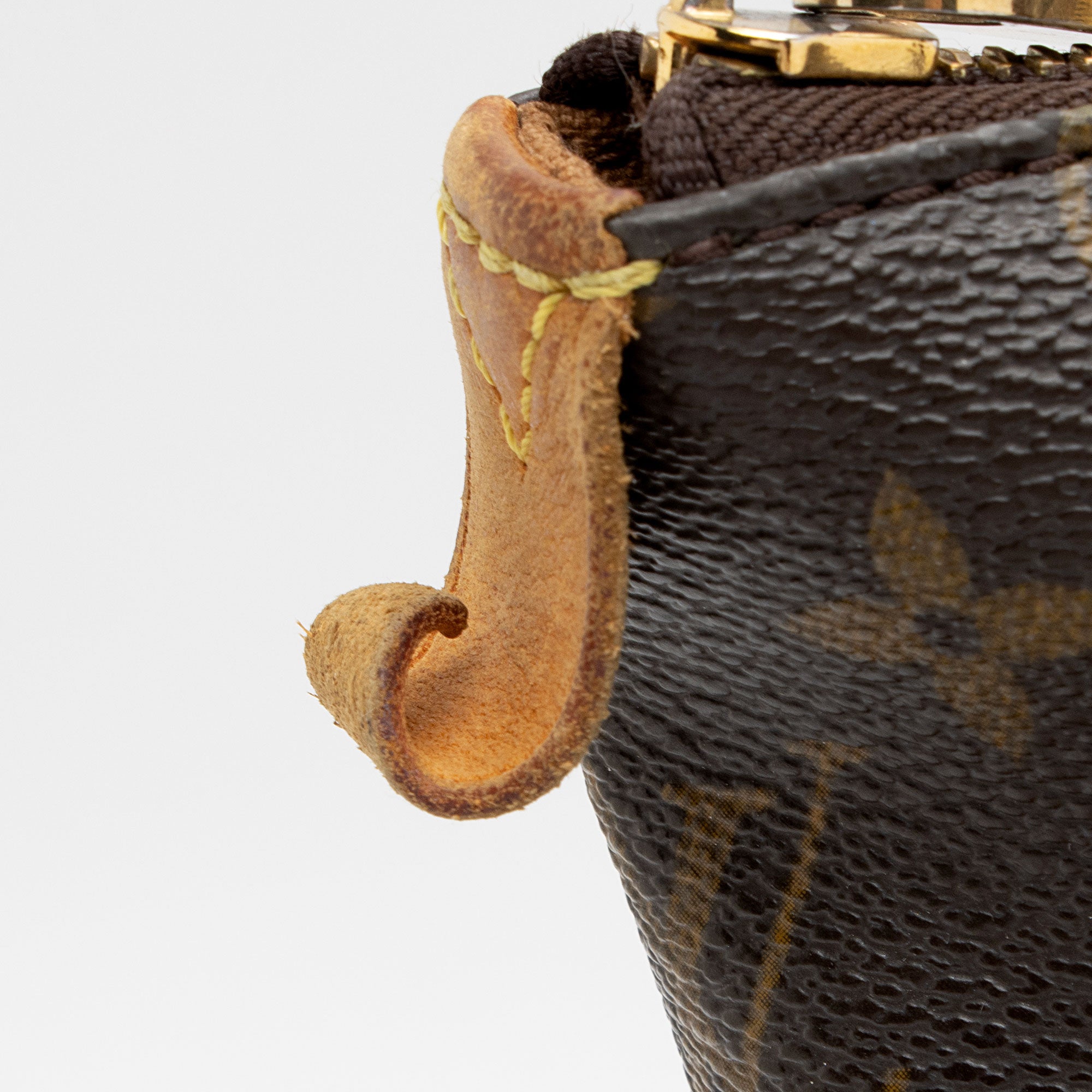Louis Vuitton Monogram Canvas Totally MM Tote (SHF-BvXdJb)