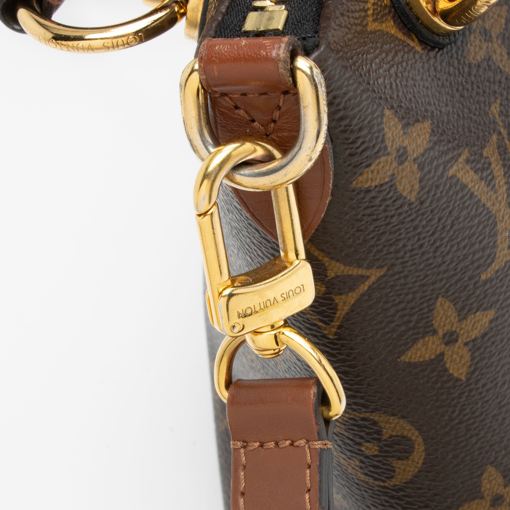 Louis Vuitton Monogram Canvas V Tote BB (SHF-Qq3jnD)