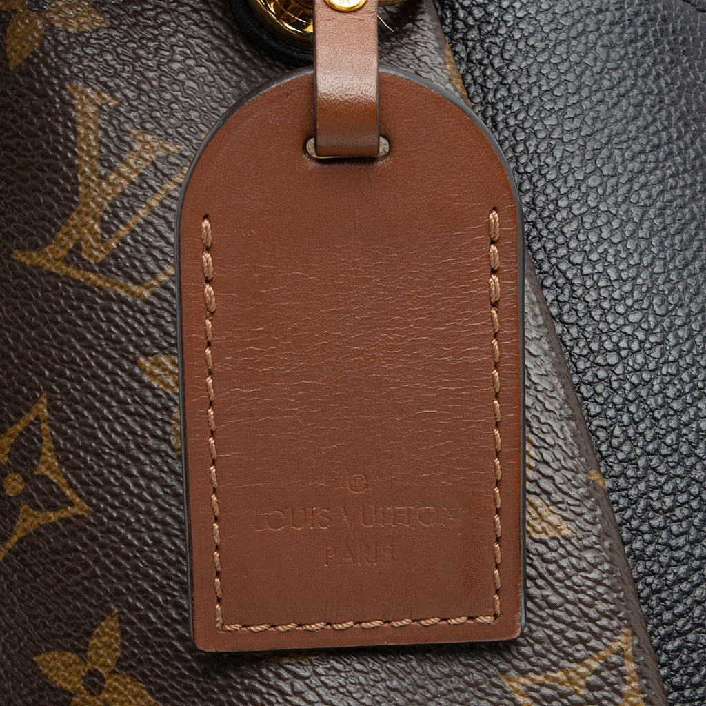 Louis Vuitton Monogram Canvas V Tote BB (SHF-Qq3jnD)