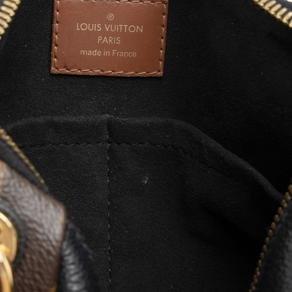 Louis Vuitton Monogram Canvas V Tote BB (SHF-Qq3jnD)