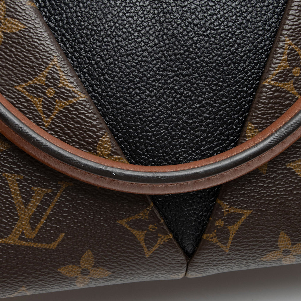 Louis Vuitton Monogram Canvas V Tote BB (SHF-Qq3jnD)