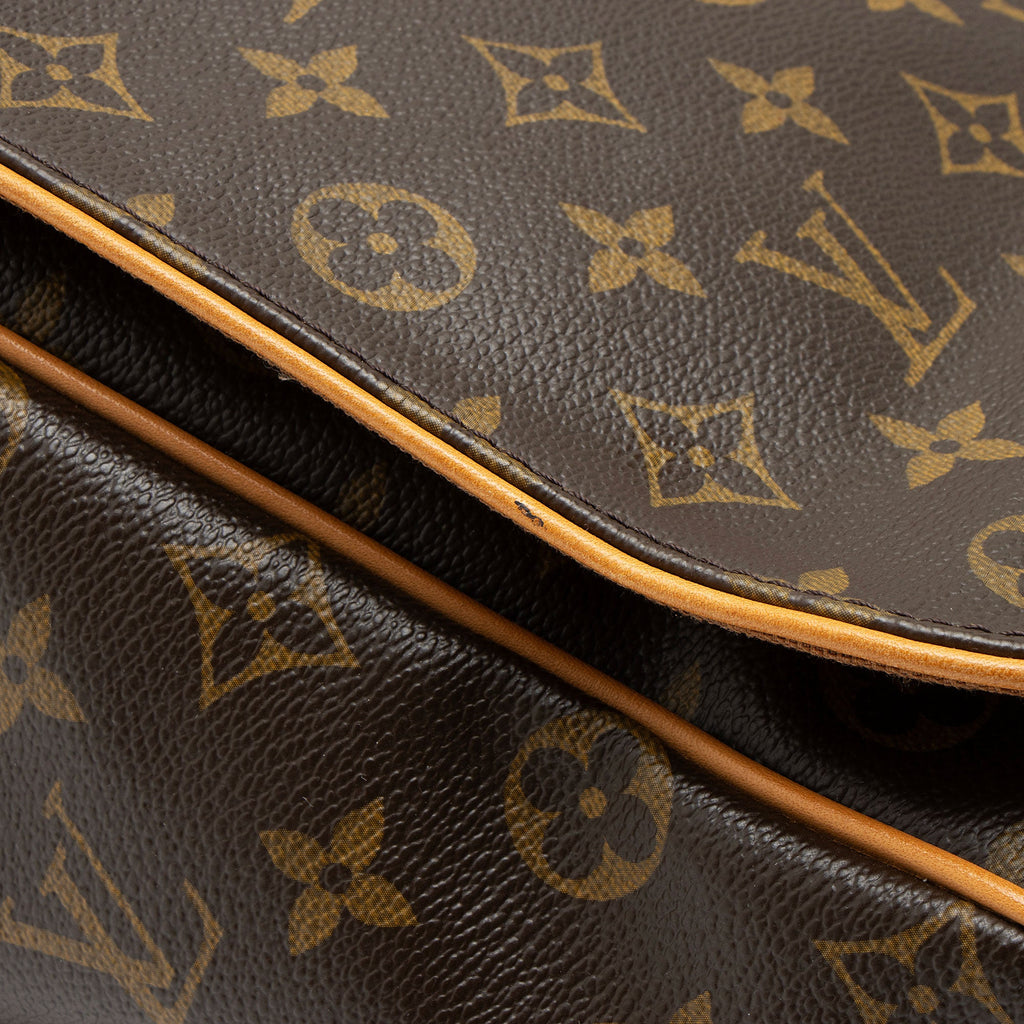 Louis Vuitton Monogram Canvas Valmy MM Messenger