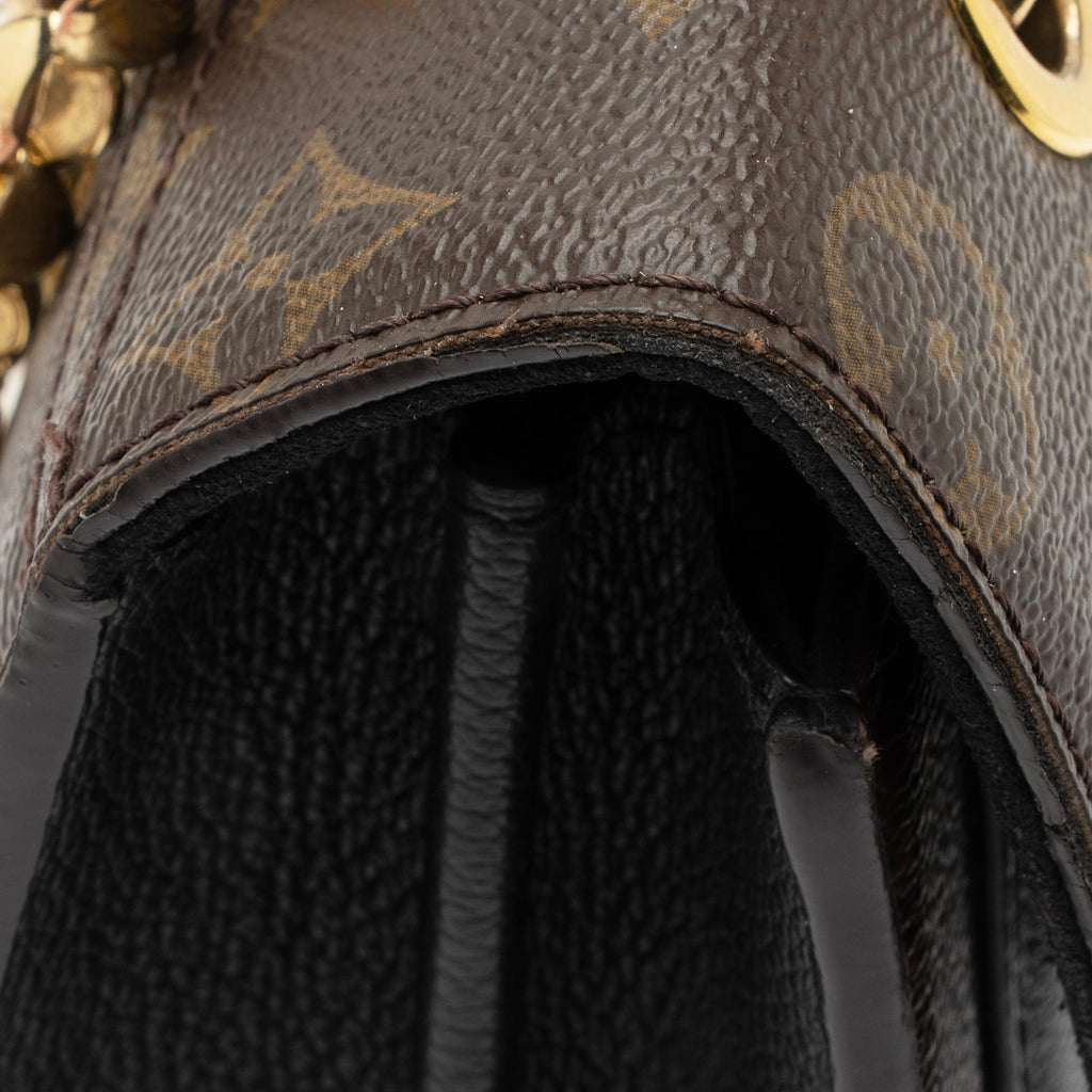 Louis Vuitton Monogram Canvas Victoire Chain Bag (SHF-DHg3ip)