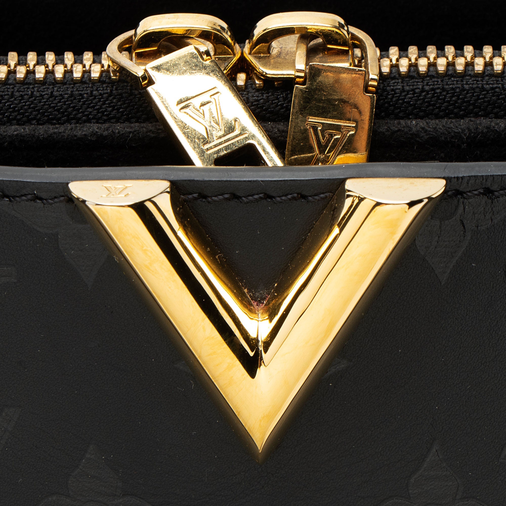 Louis Vuitton Monogram Cuir Plume Very MM Tote