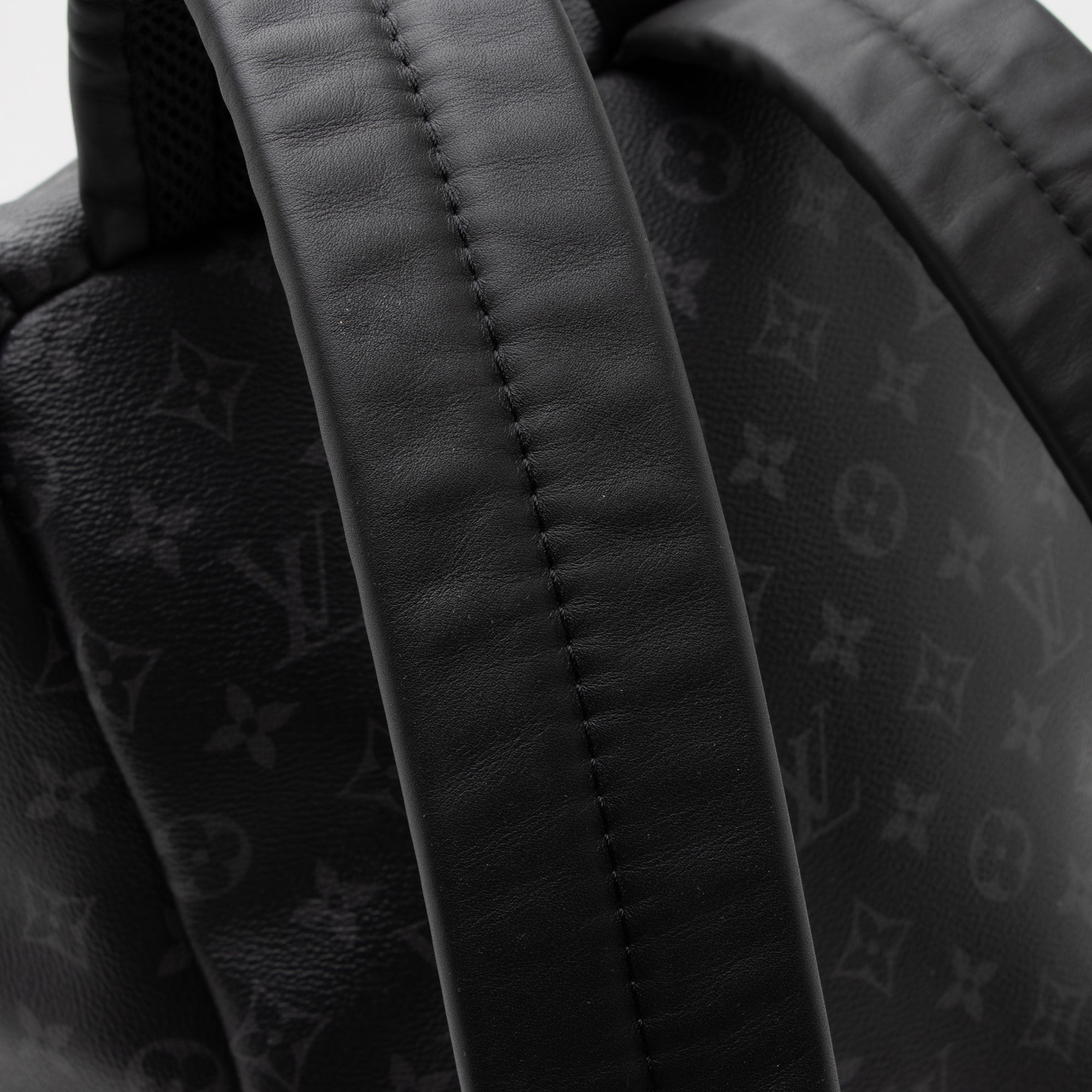 Louis Vuitton Monogram Eclipse Discovery PM Backpack (SHF-fMB1cP)